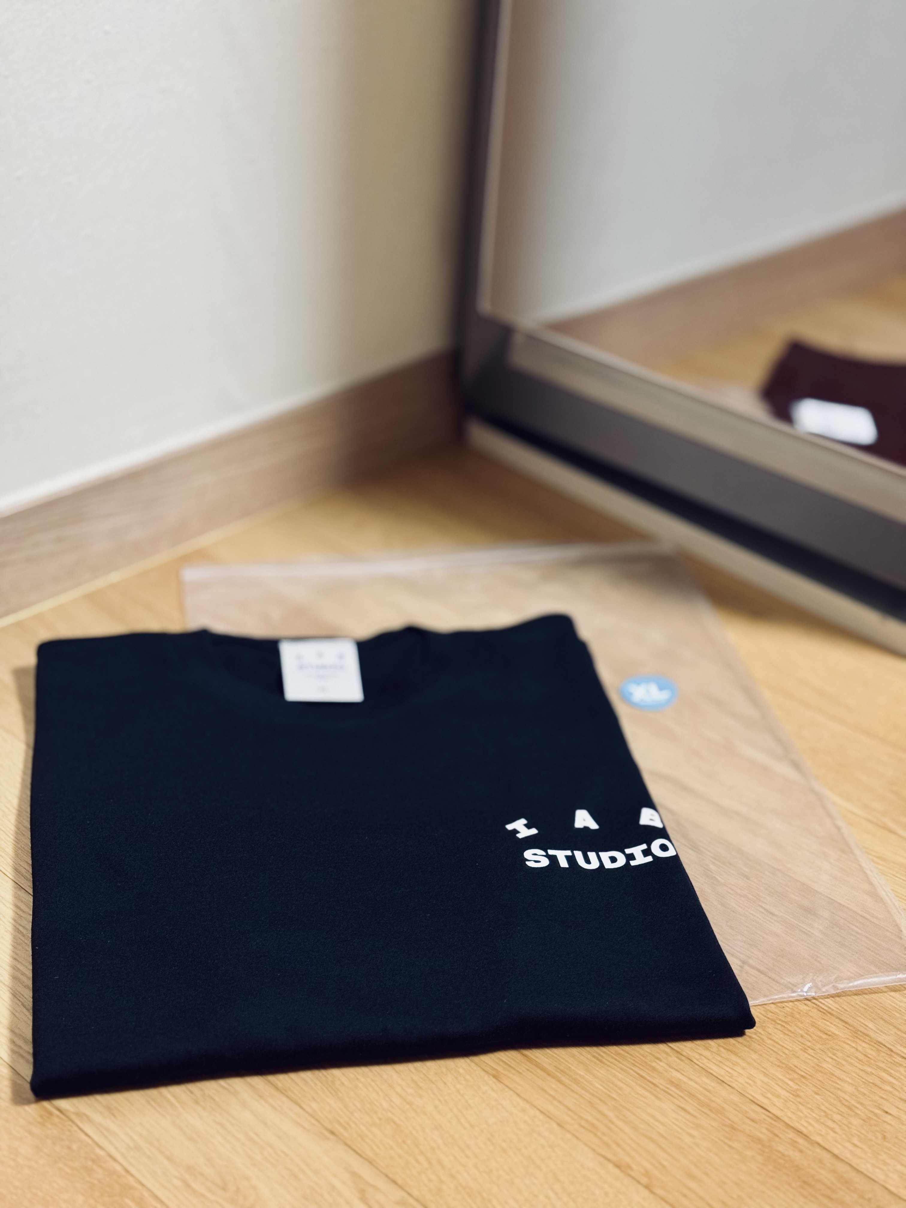 IAB Studio Basic T-Shirt Black White 착용 스타일