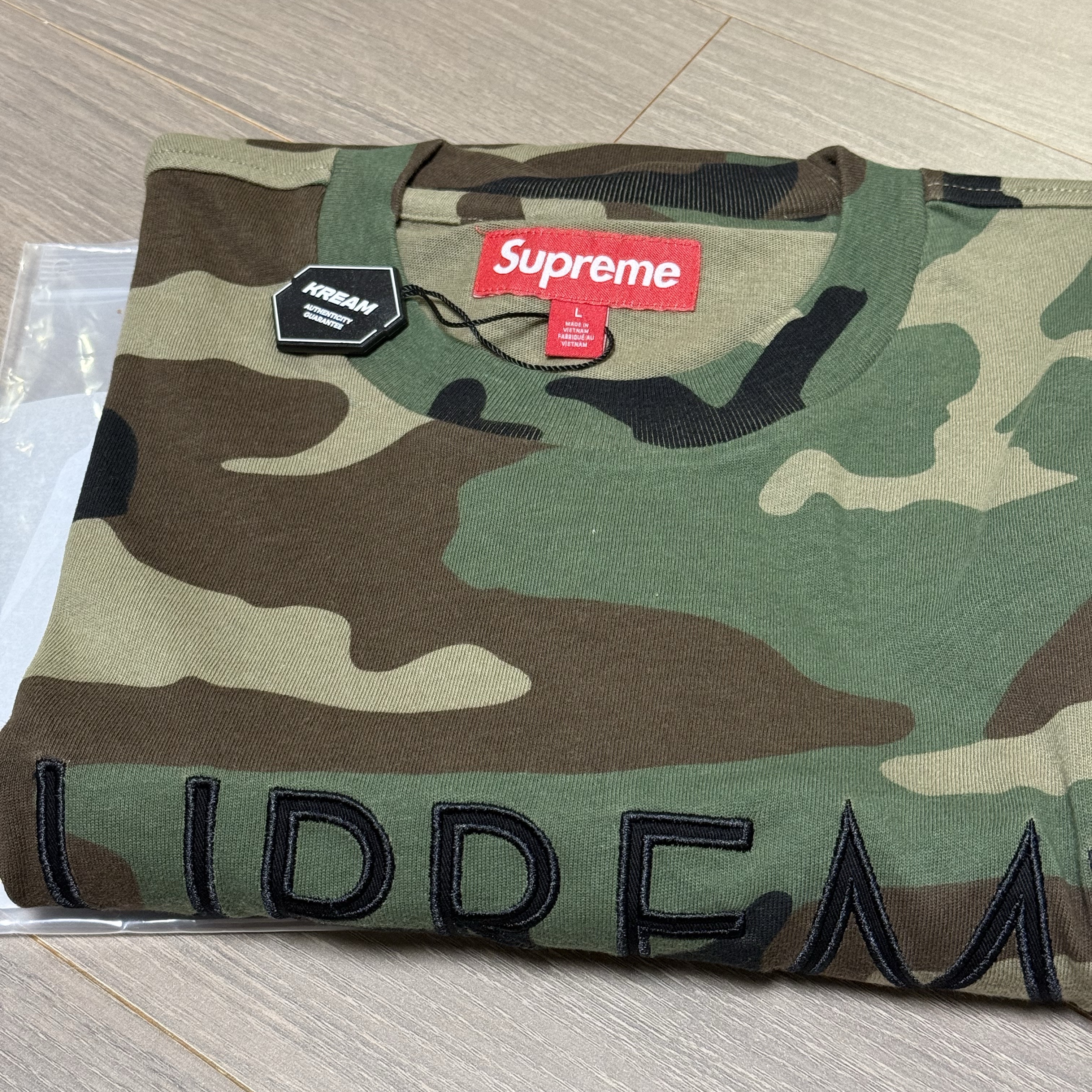 Supreme Capital S/S Top Woodland Camo - 25SS 착용 스타일