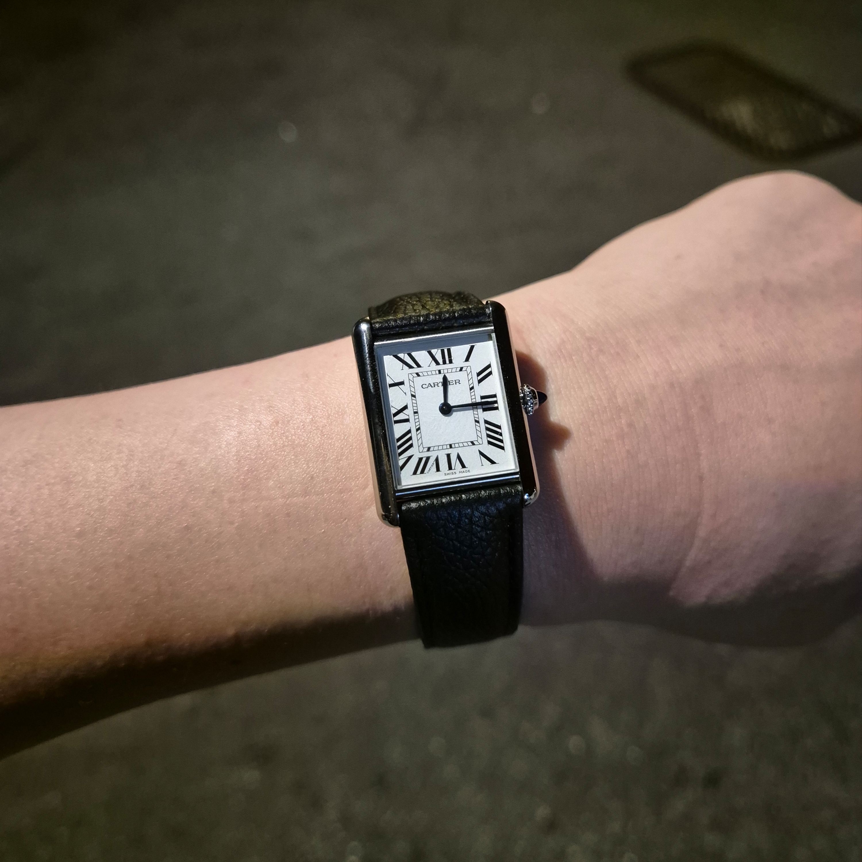 Cartier Tank Must Watch Large Quartz Steel Calfskin Black 착용 스타일 - 1