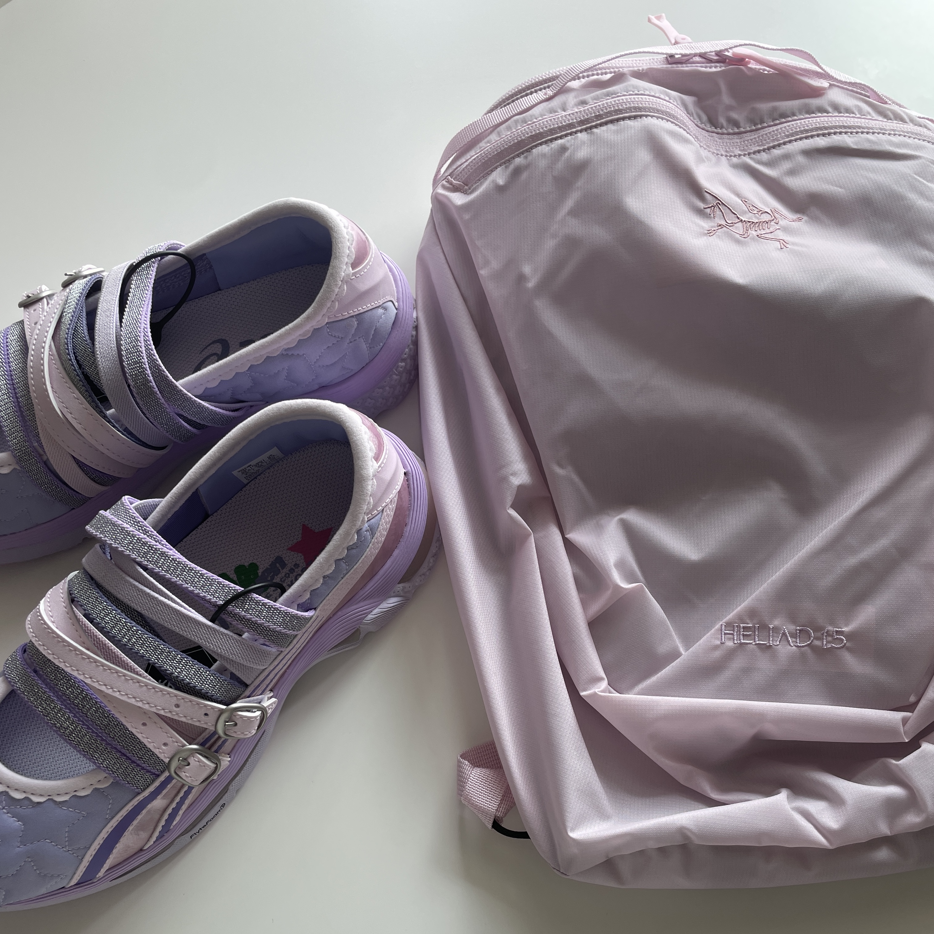 Arc'teryx Heliad 15 Backpack Pink Glow, (W) Asics x Kiko Kostadinov x Heaven by Marc Jacobs Gel-Lokros Vapor Cosmos 착용 스타일 - 1