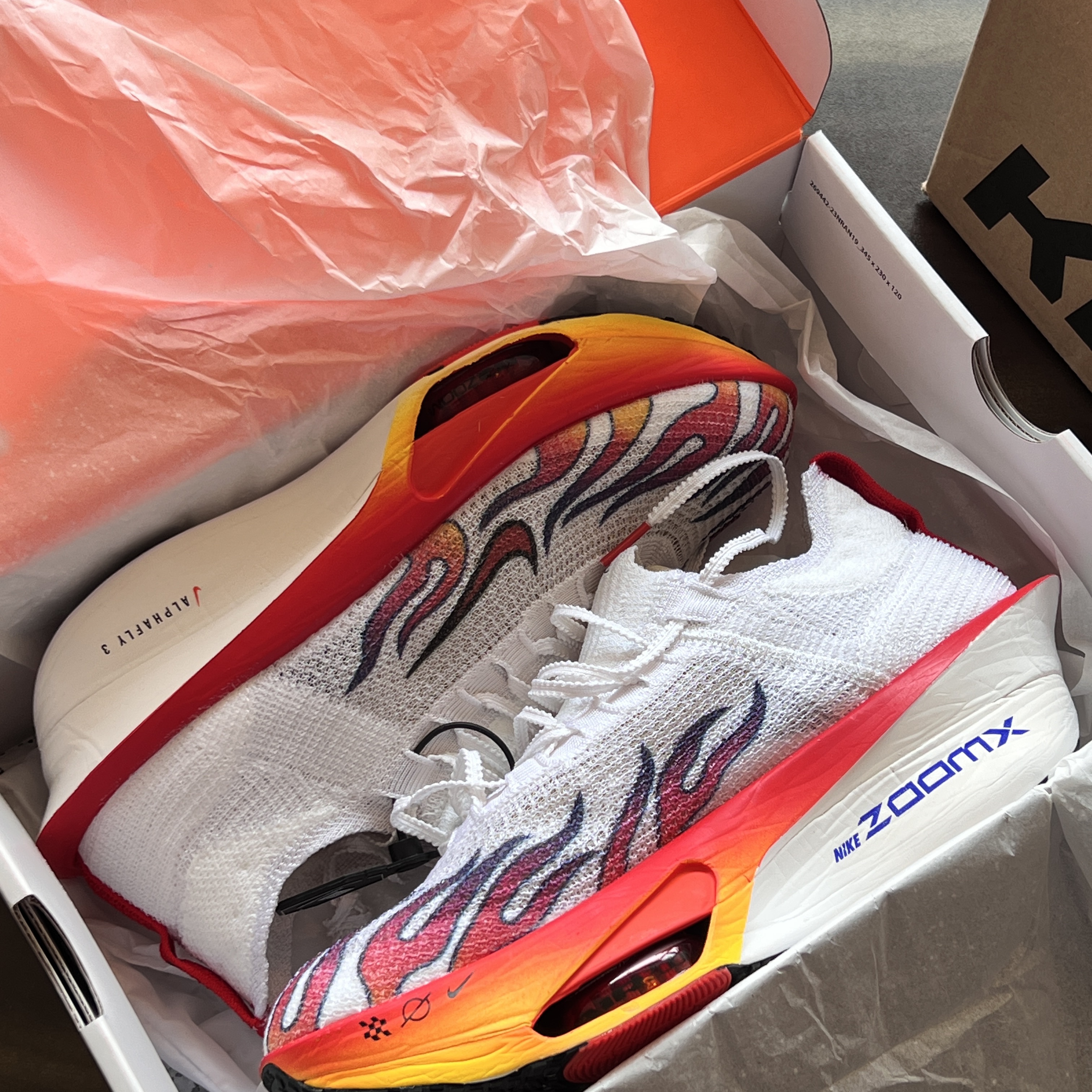 Nike Air Zoom Alphafly Next% 3 PRM White Habanero Red 착용 스타일