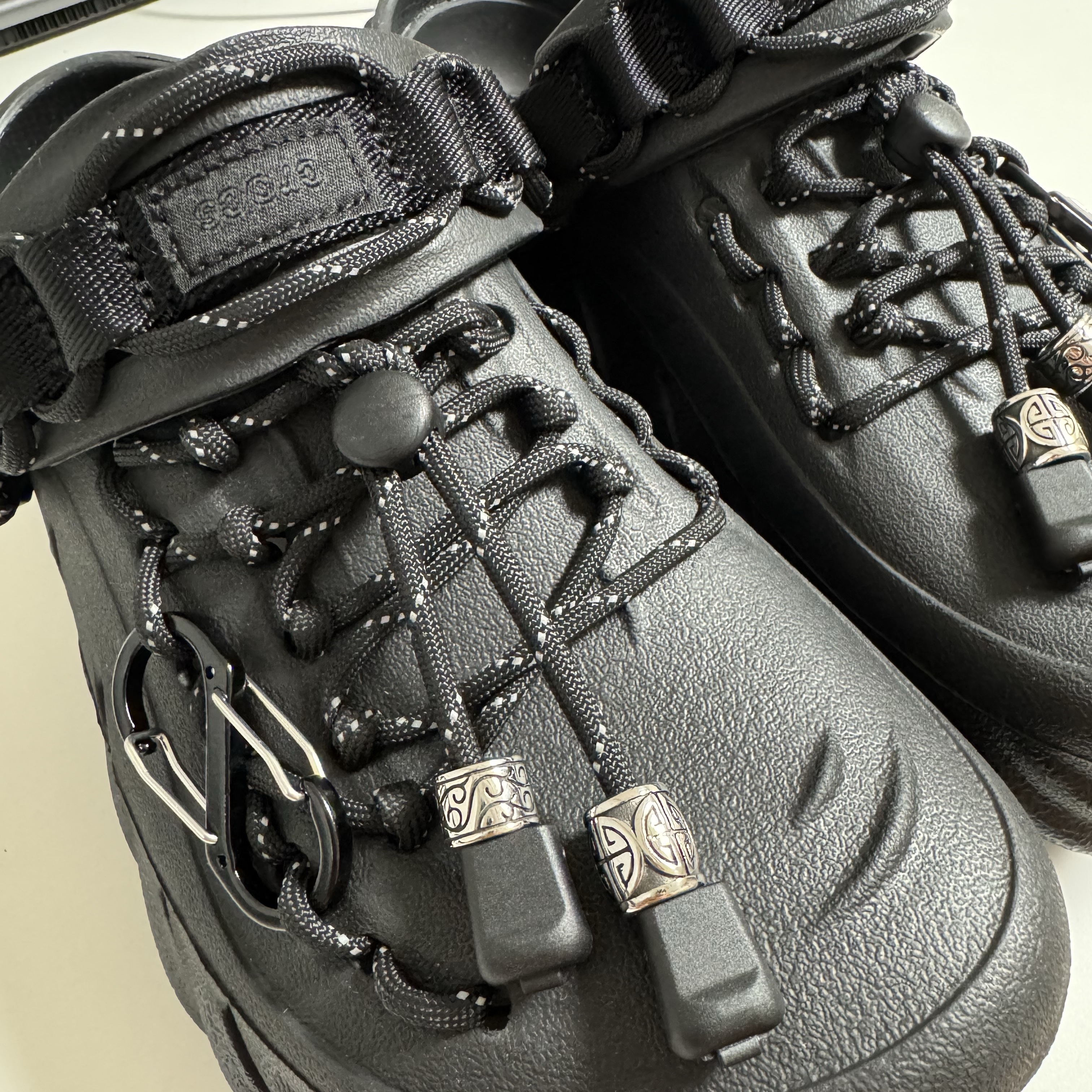 Crocs Echo Clog Black 착용 스타일