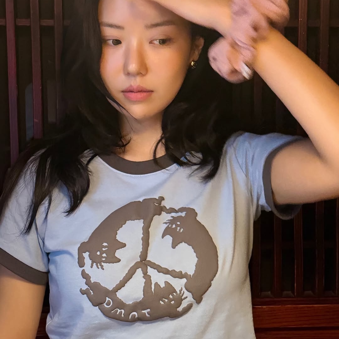 Dominant Purrfect Peace Ringer Crop T-Shirt Sky Blue 착용 스타일 - 2