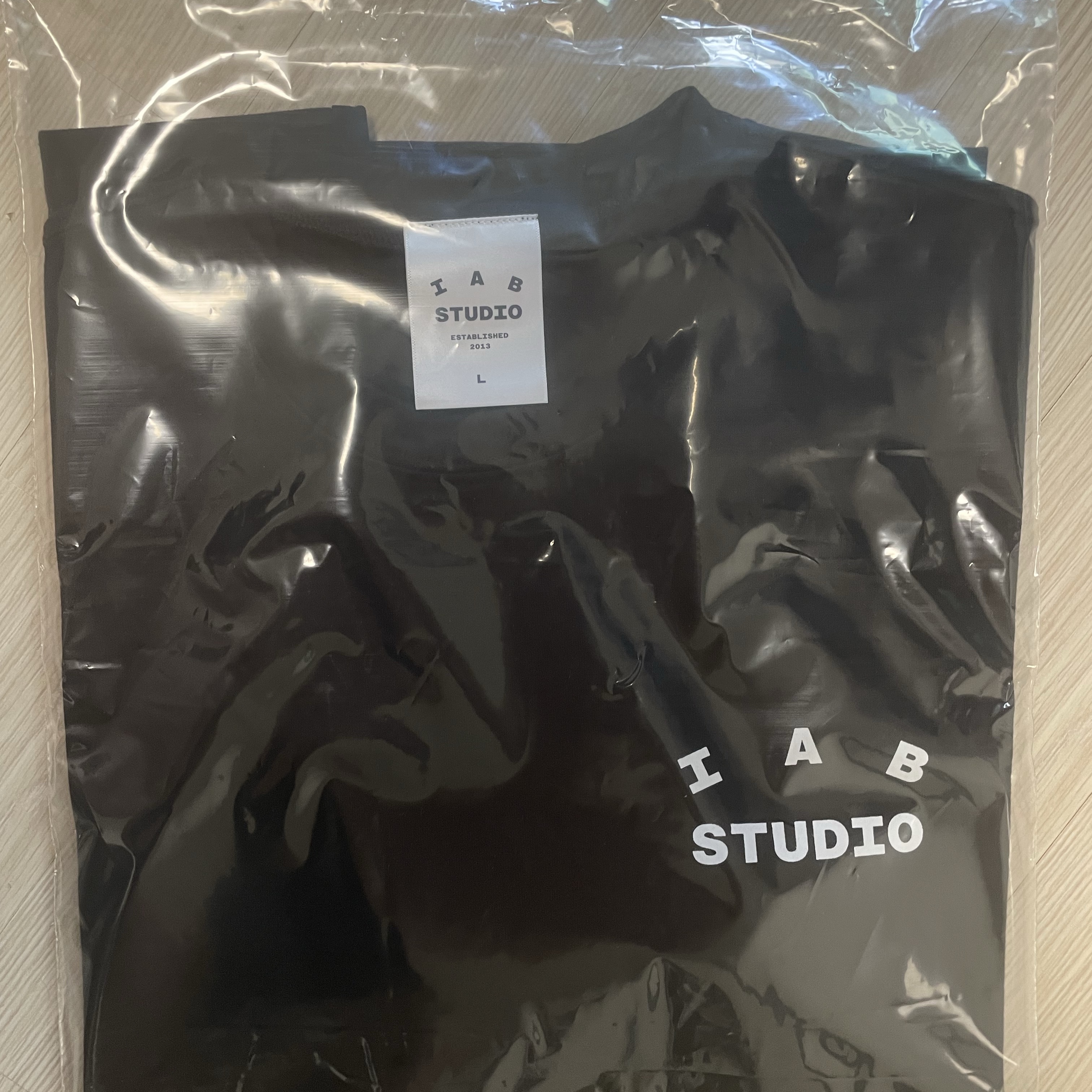 IAB Studio Basic T-Shirt Black White 착용 스타일
