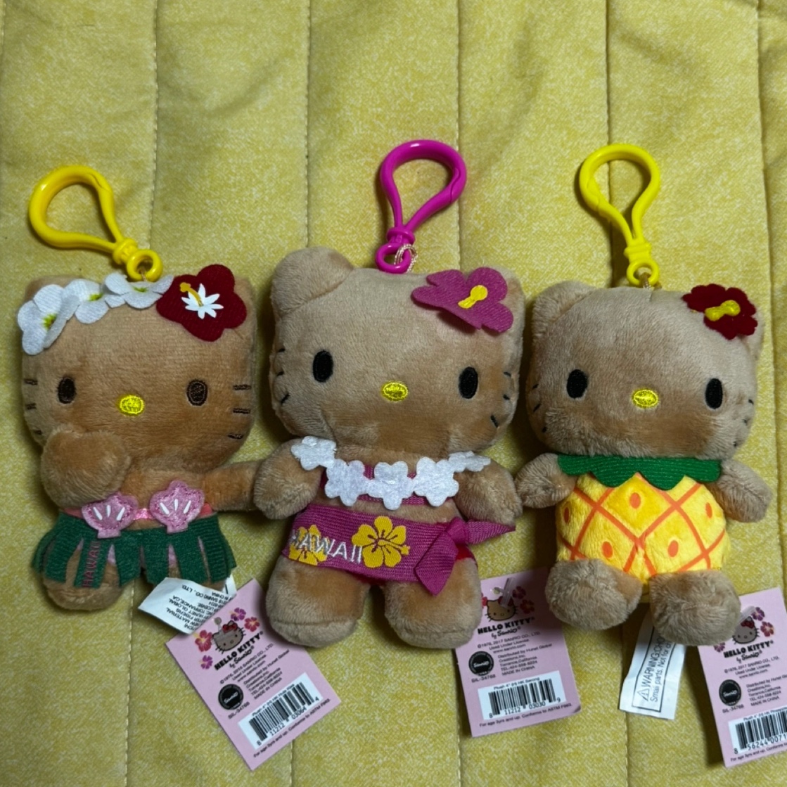 Sanrio Hello Kitty Hula Kiss 4" Hawaii Series Plush, Sanrio Hello Kitty Sarong 4" Hawaii Series Plush 착용 스타일