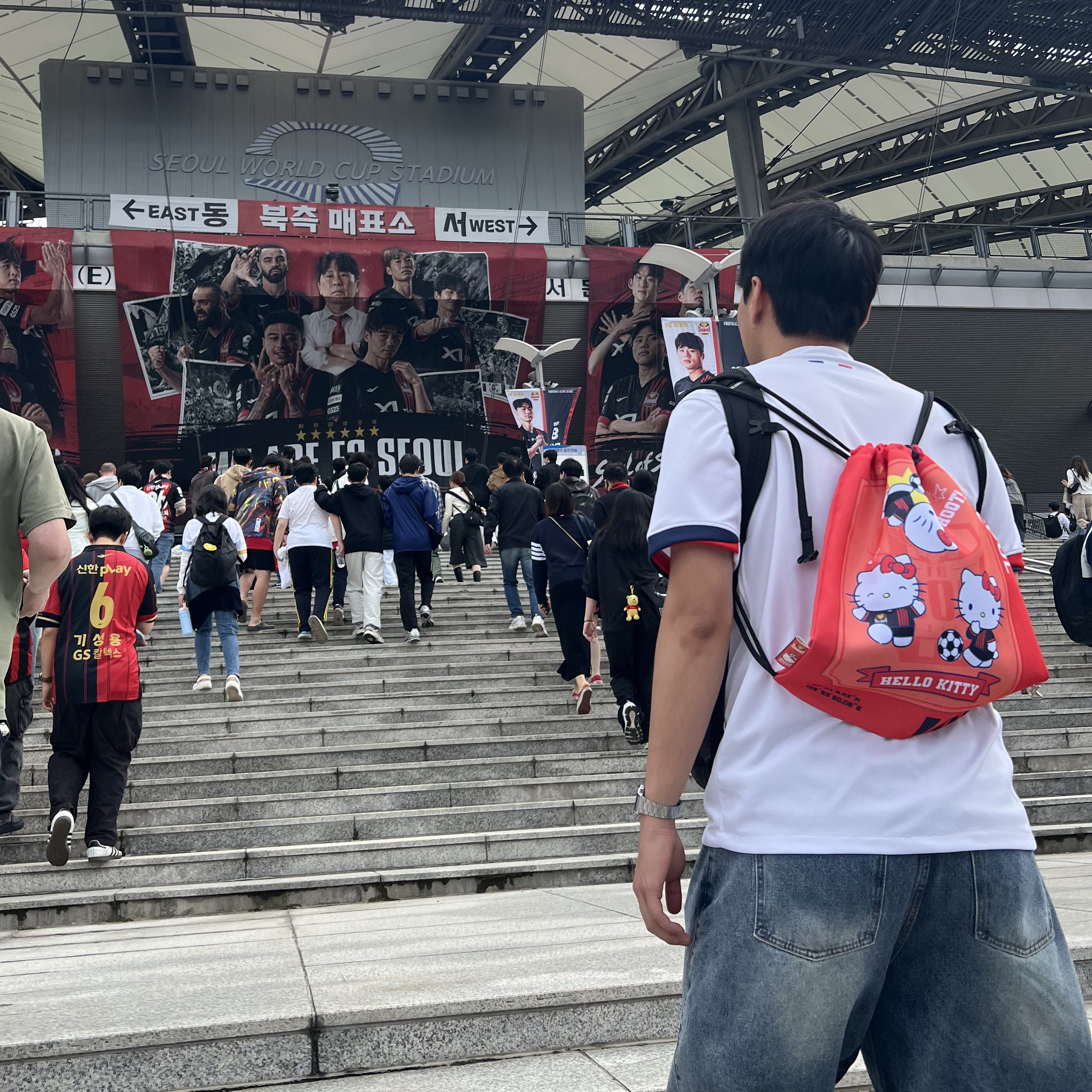 K League x Sanrio Characters 2025 Gym Sack Hello Kitty FC Seoul Red, Nike Paris Saint-Germain 2024/25 Dri-Fit ADV Match Away Authentic Jersey White Midnight Navy (Non Marking Ver.) 착용 스타일