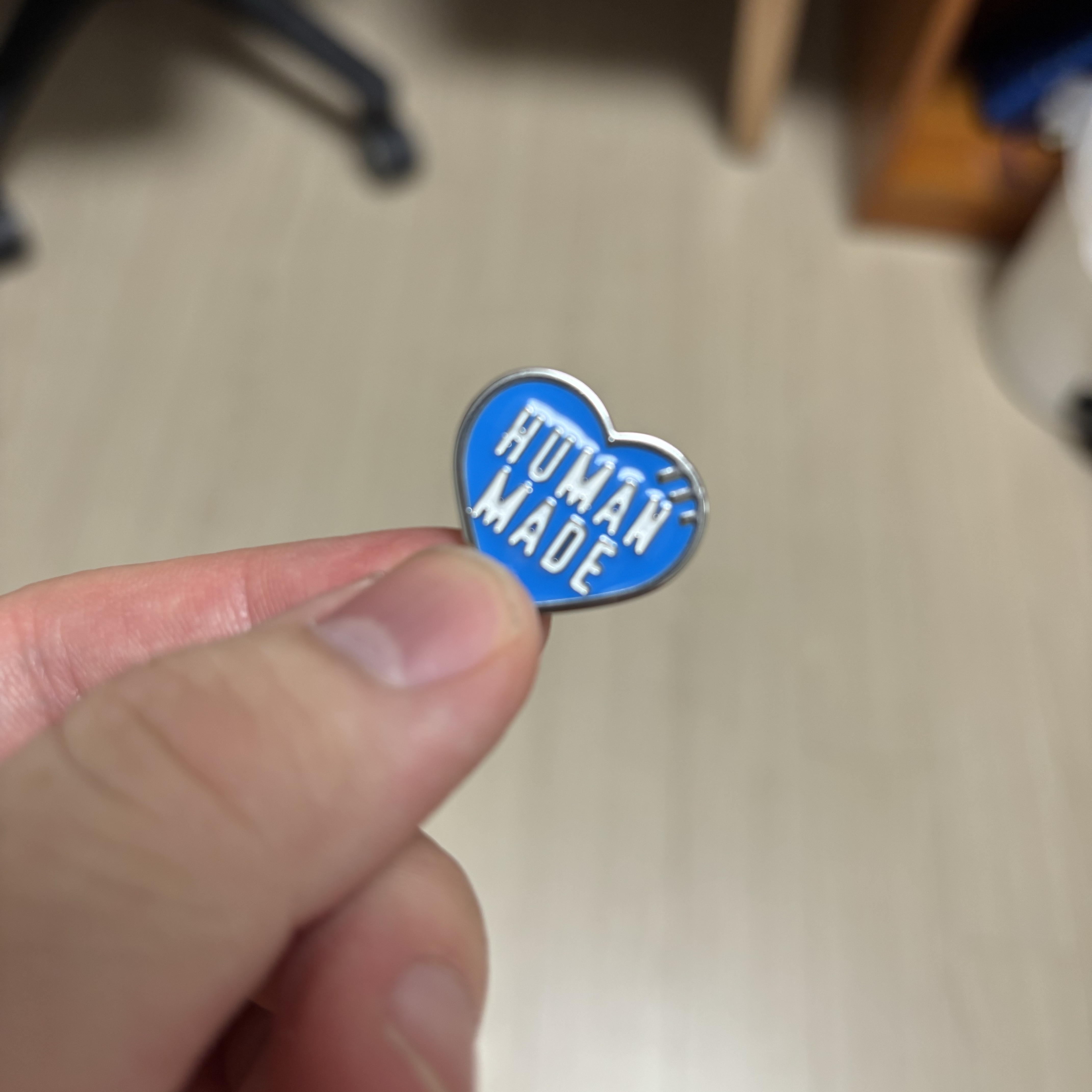 Human Made Heart Pin Blue 착용 스타일 - 2