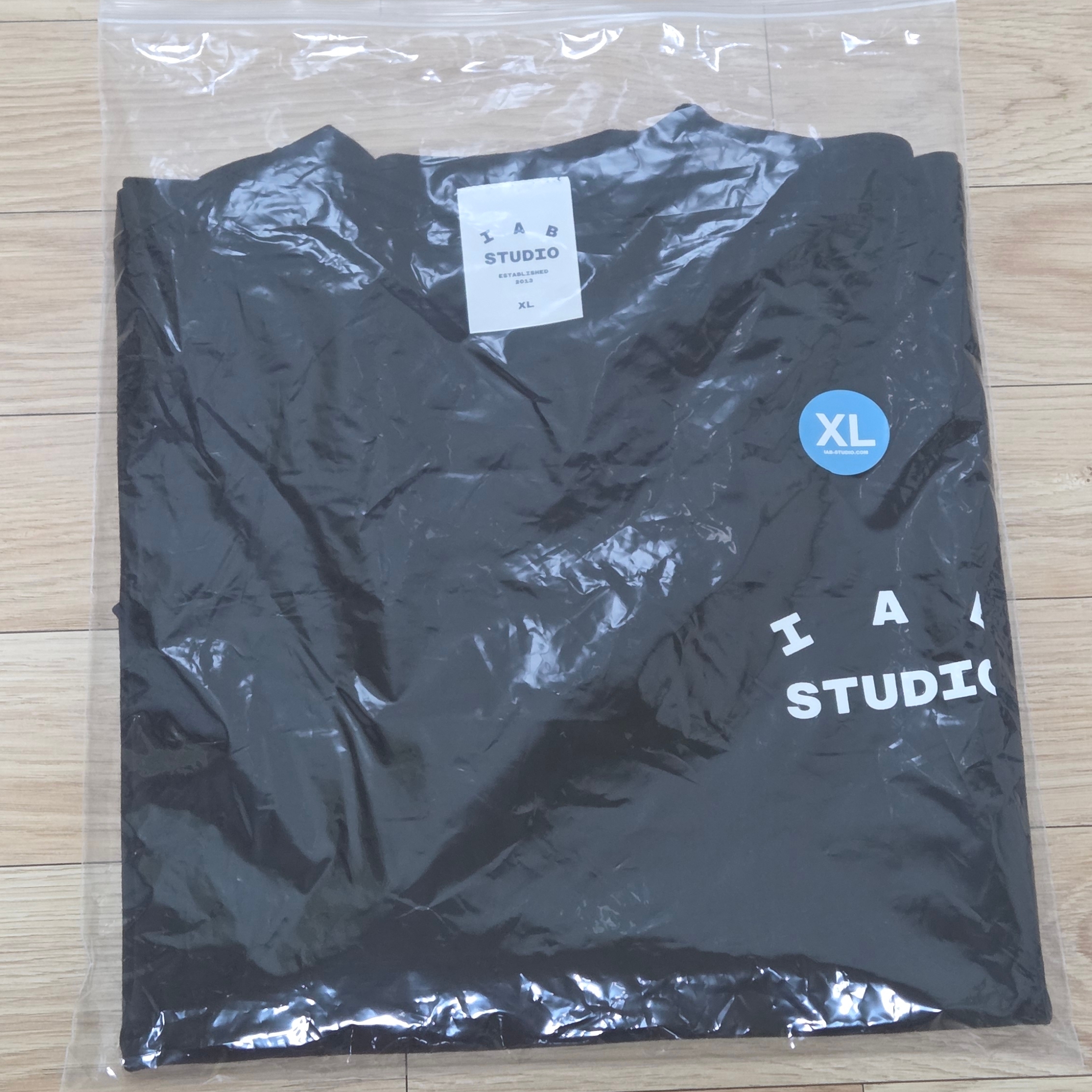 IAB Studio Basic T-Shirt Black White 착용 스타일