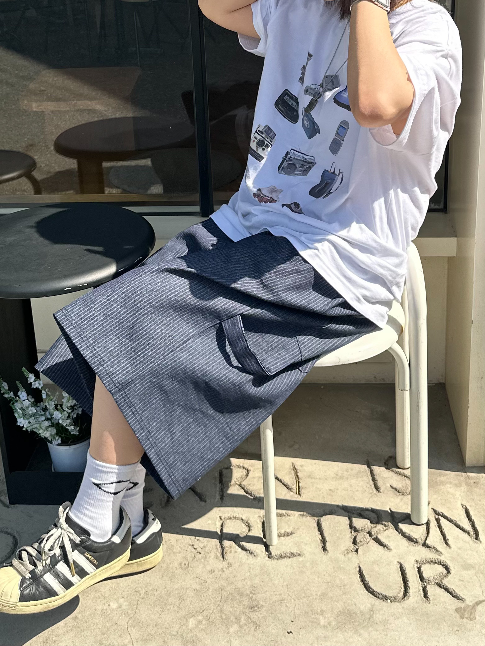 Adidas Superstar Premium Black White, Hello Sunrise Two Tone Washed OG Logo 6Panel Cap Beige & Vintage Blue 착용 스타일 - 1