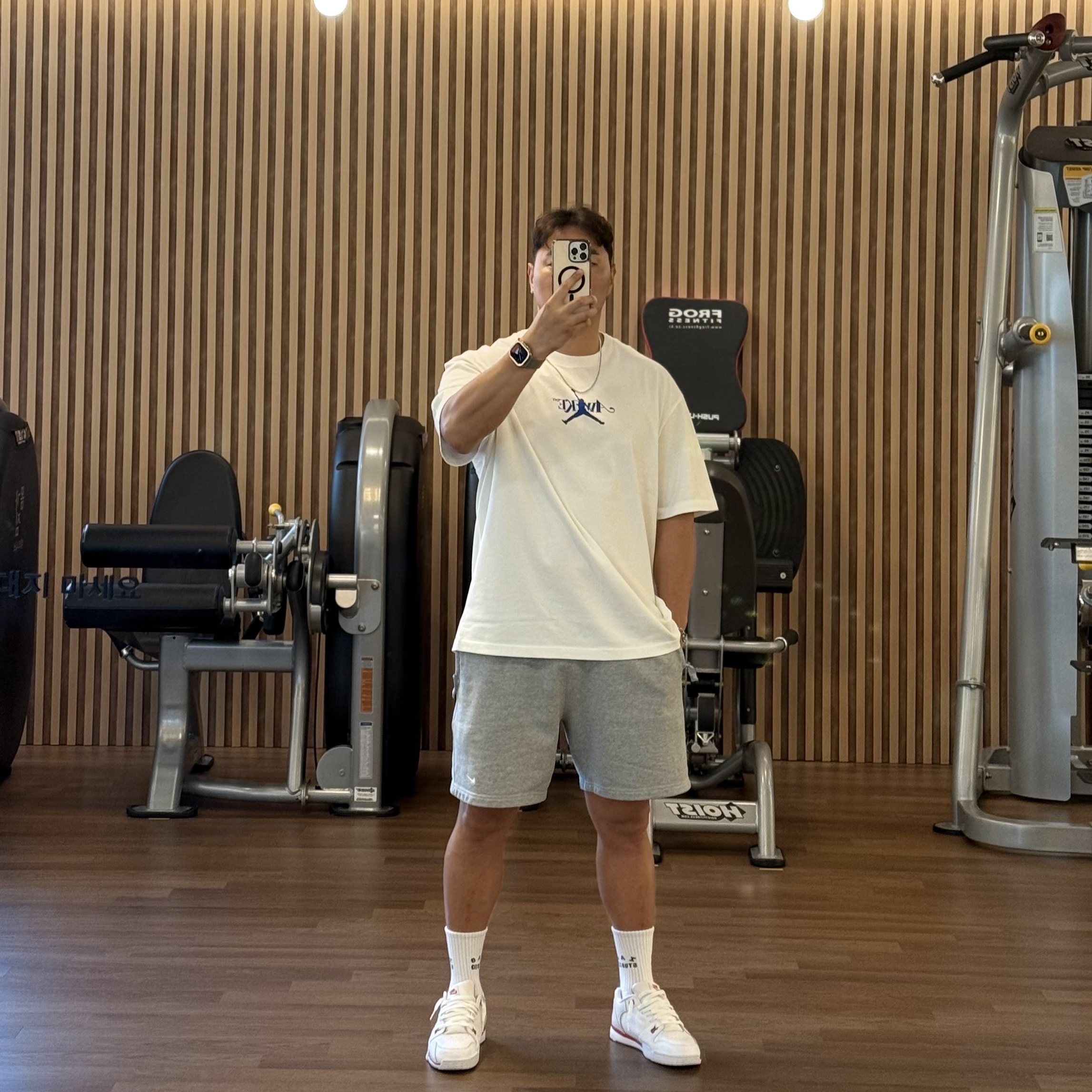 Jordan x Awake NY T-Shirts Sail (FV9913-133), Nike Solo Swoosh French Terry Shorts Dark Grey Heather - Asia 착용 스타일