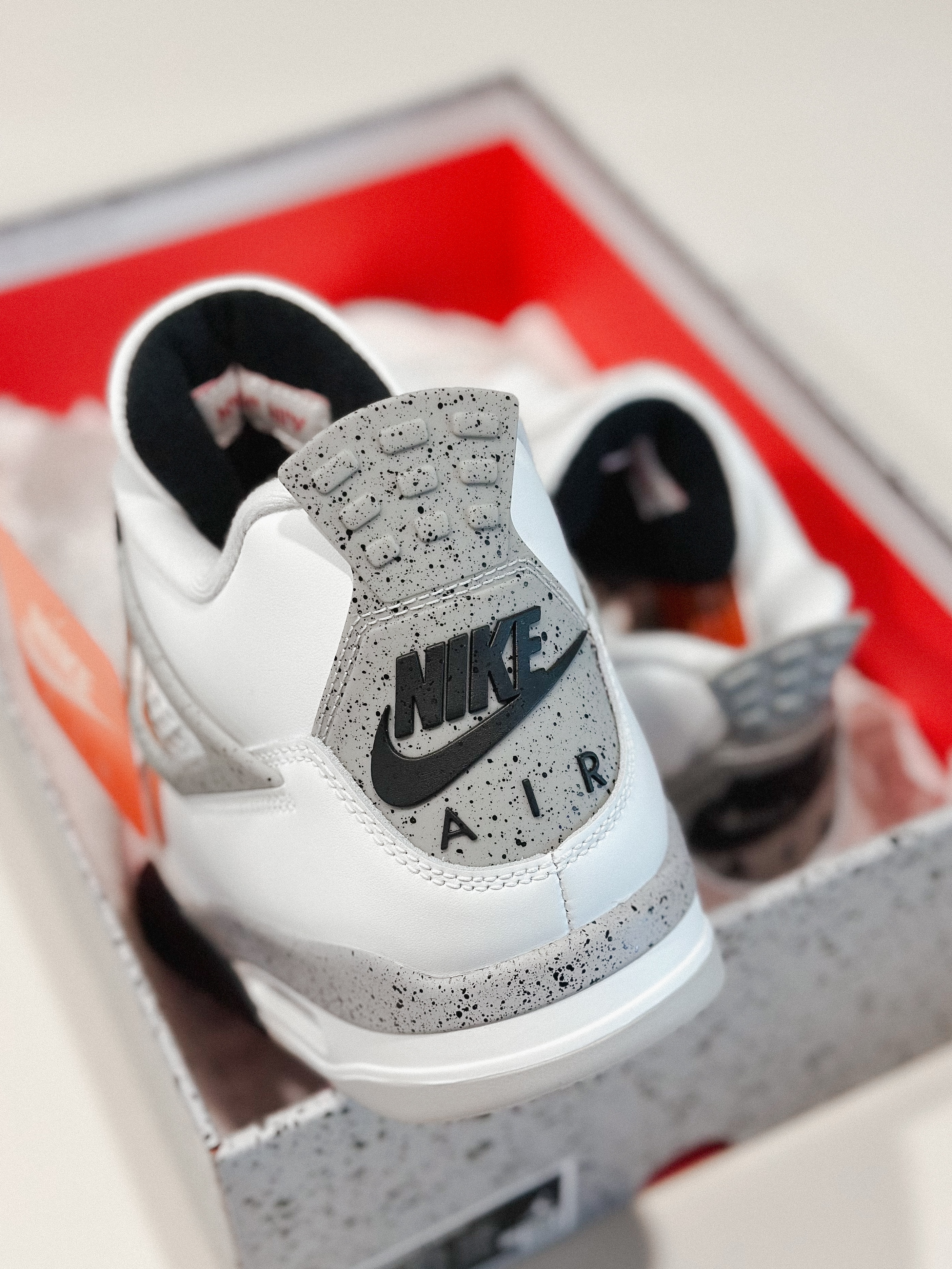 Jordan 4 Retro OG White Cement 2025 착용 스타일 - 3