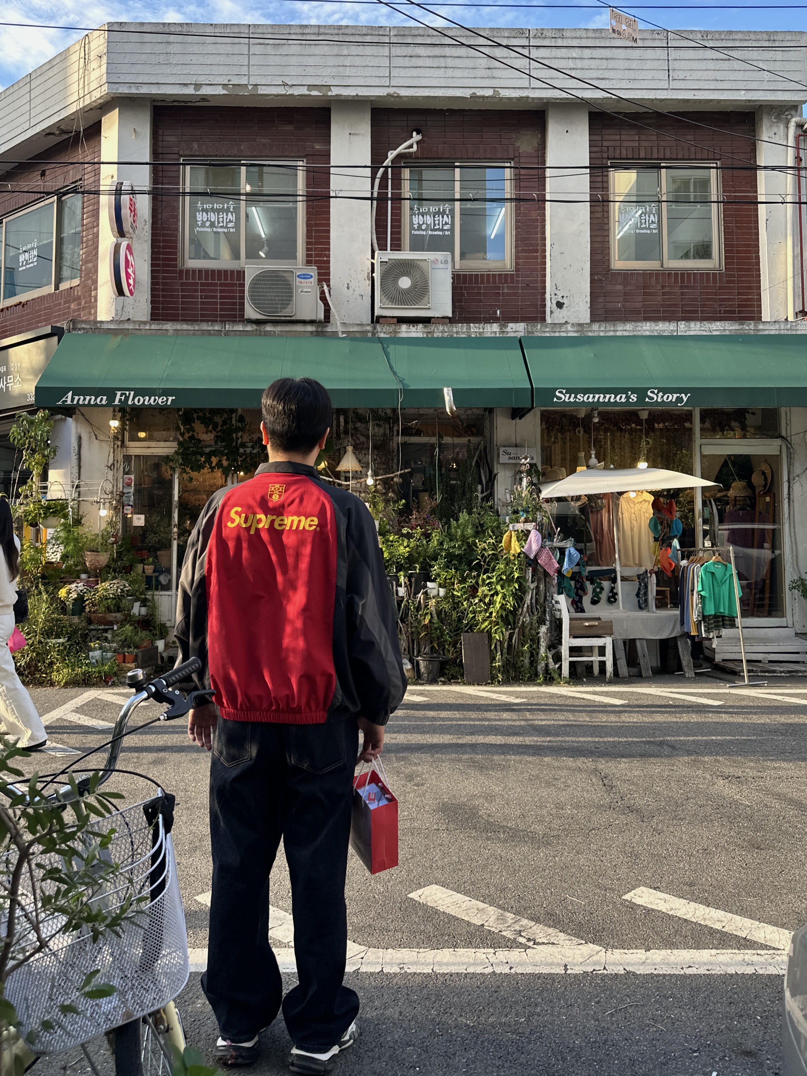 Supreme S Logo Track Jacket Black - 24FW, Balenciaga Track.2 Sneakers Black White 착용 스타일
