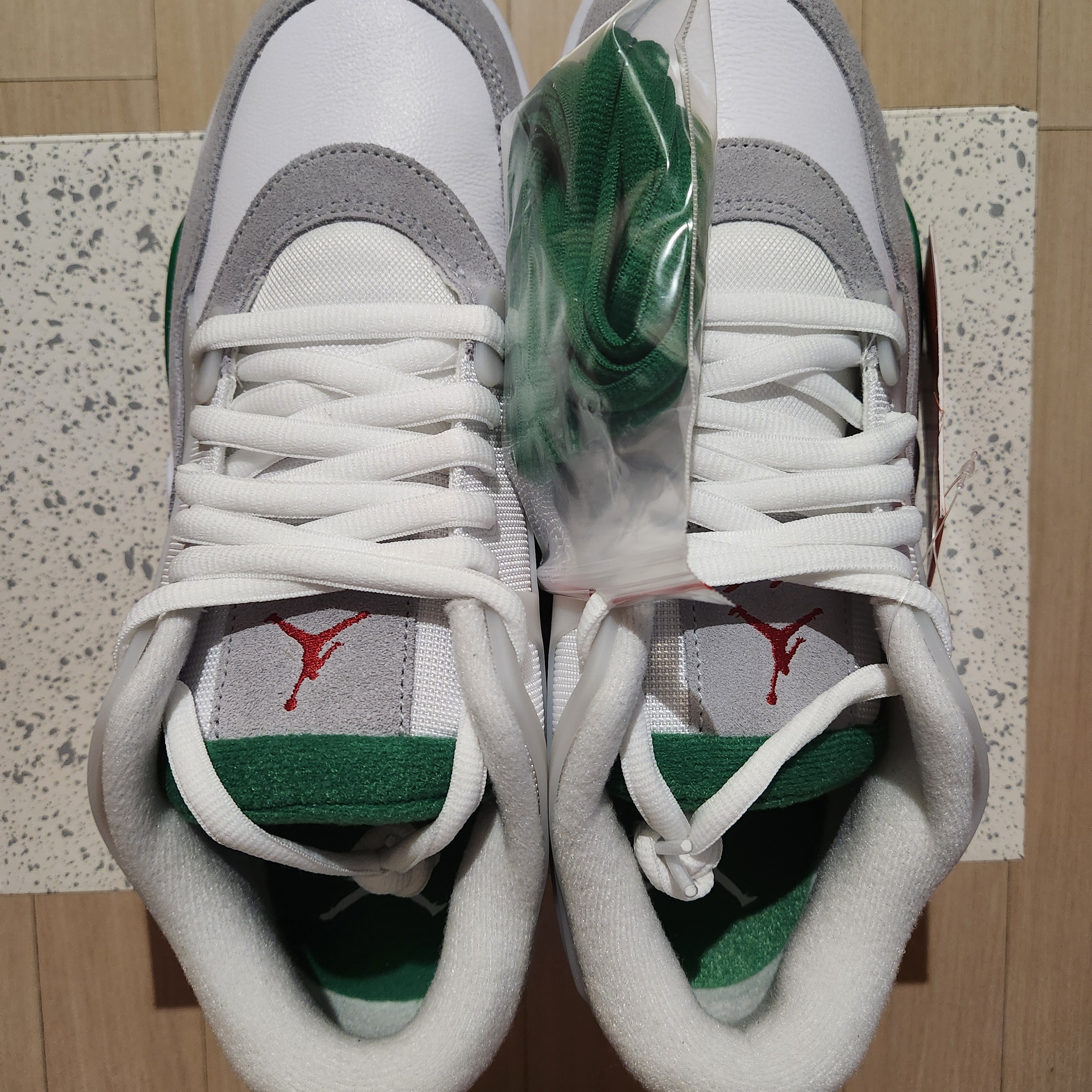 Jordan 4 RM White Pine Green 착용 스타일 - 3