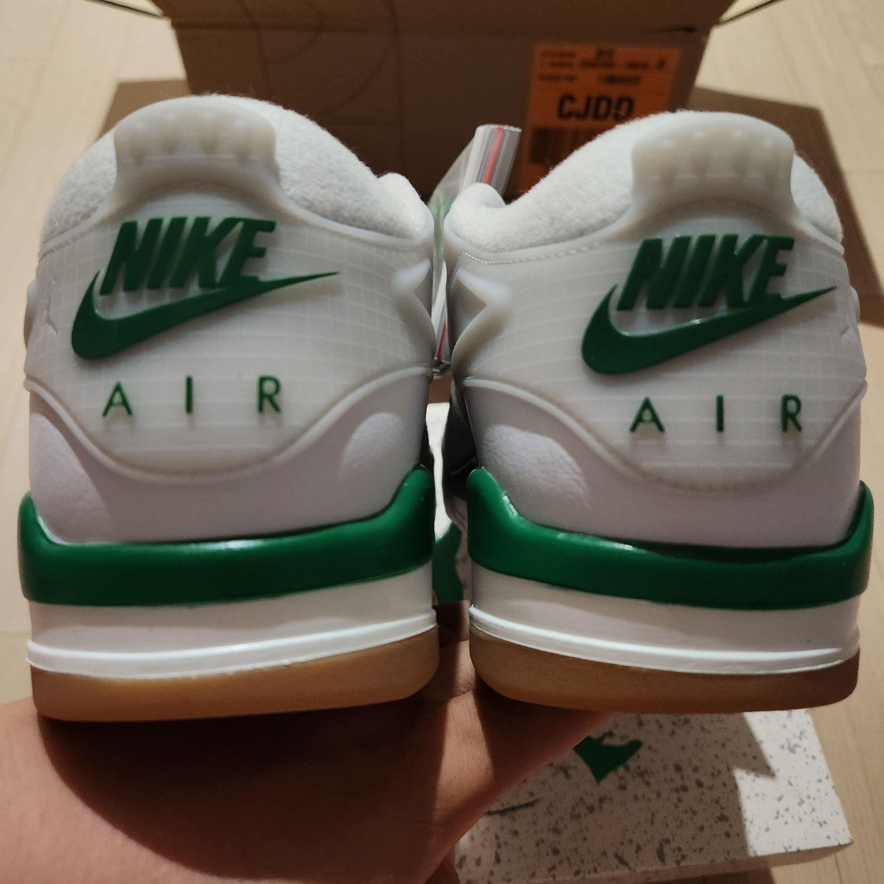 Jordan 4 RM White Pine Green 착용 스타일 - 2