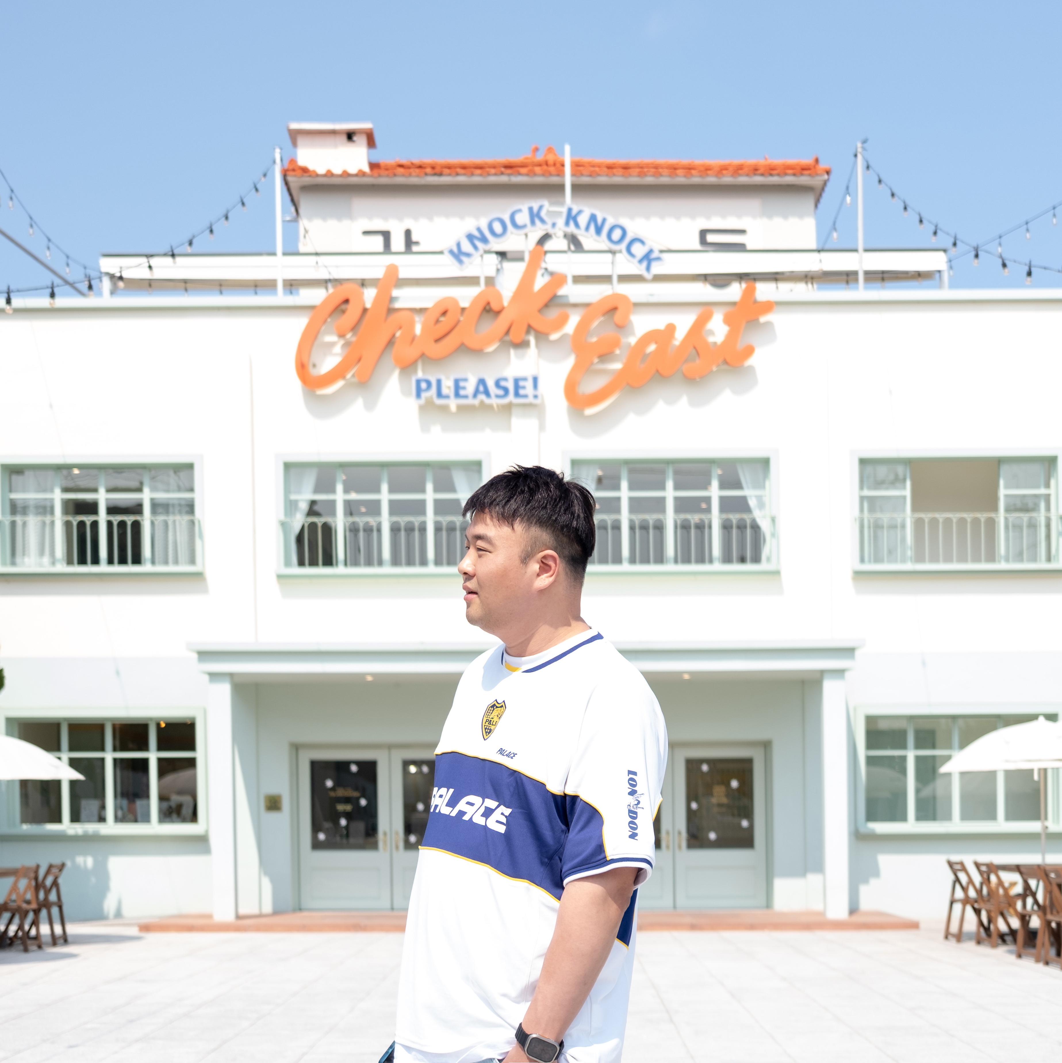 Palace Palamat Jersey White Navy - 24FW, Supreme Baggy Denim Shorts Light Washed Indigo - 25SS 착용 스타일 - 2
