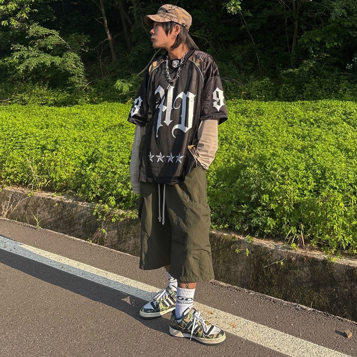 Adidas x BAPE Forum 84 Low Green Camo, BORN TO WIN Symbol B Logo Socks White 착용 스타일 - 1