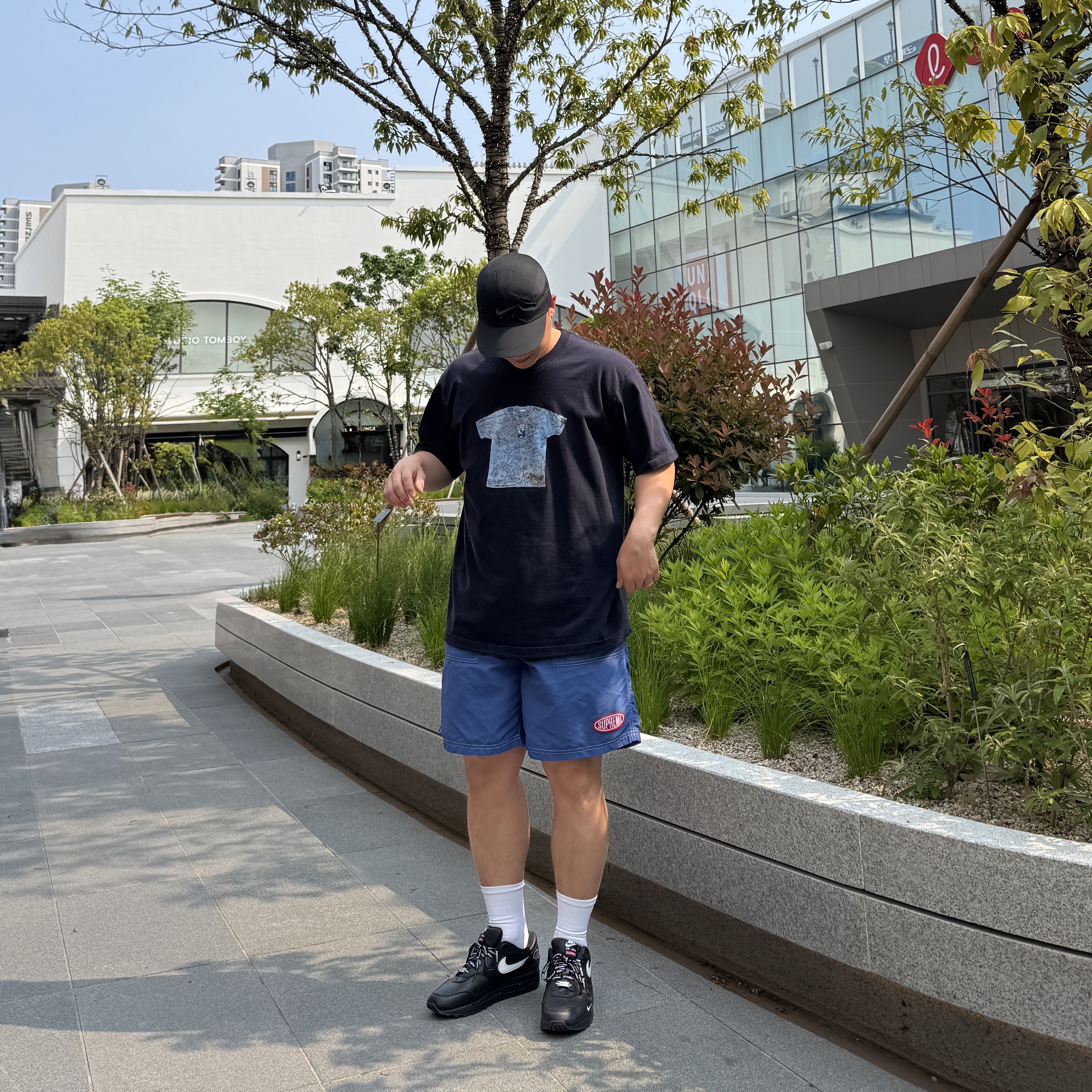 Supreme x Nike Trail Running Hat Black - 17FW, Supreme Nylon Painter Shorts Pale Blue - 23SS 착용 스타일 - 3