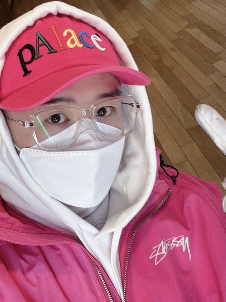 Stussy Wave Dye Beach Shell Jacket Fuchsia, (W) Nike Air Max SNDR Hyper Pink and Black 착용 스타일 - 2