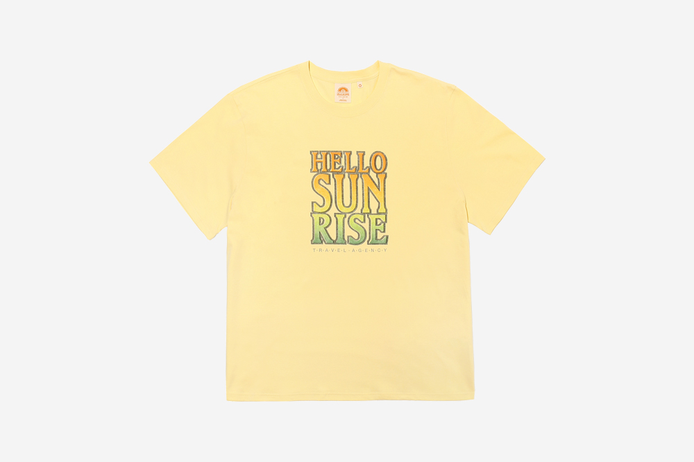 【HELLO SUNRISE】 Hello Sunrise Gradient Typo Tee /追跡付 헬로선라이즈 그레이디언트 타이포 티_라이트 옐로우 | Hello