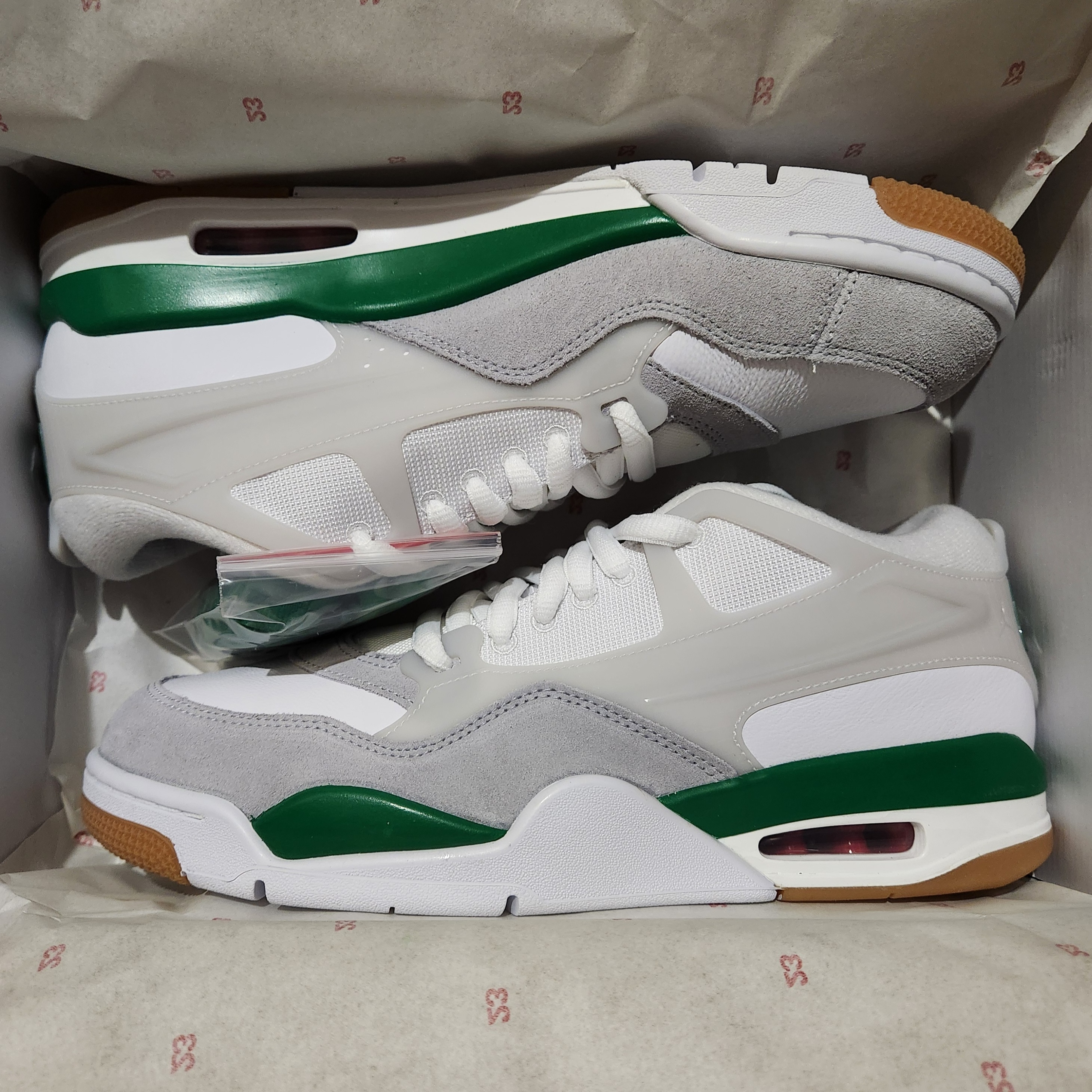 Jordan 4 RM White Pine Green 착용 스타일 - 1
