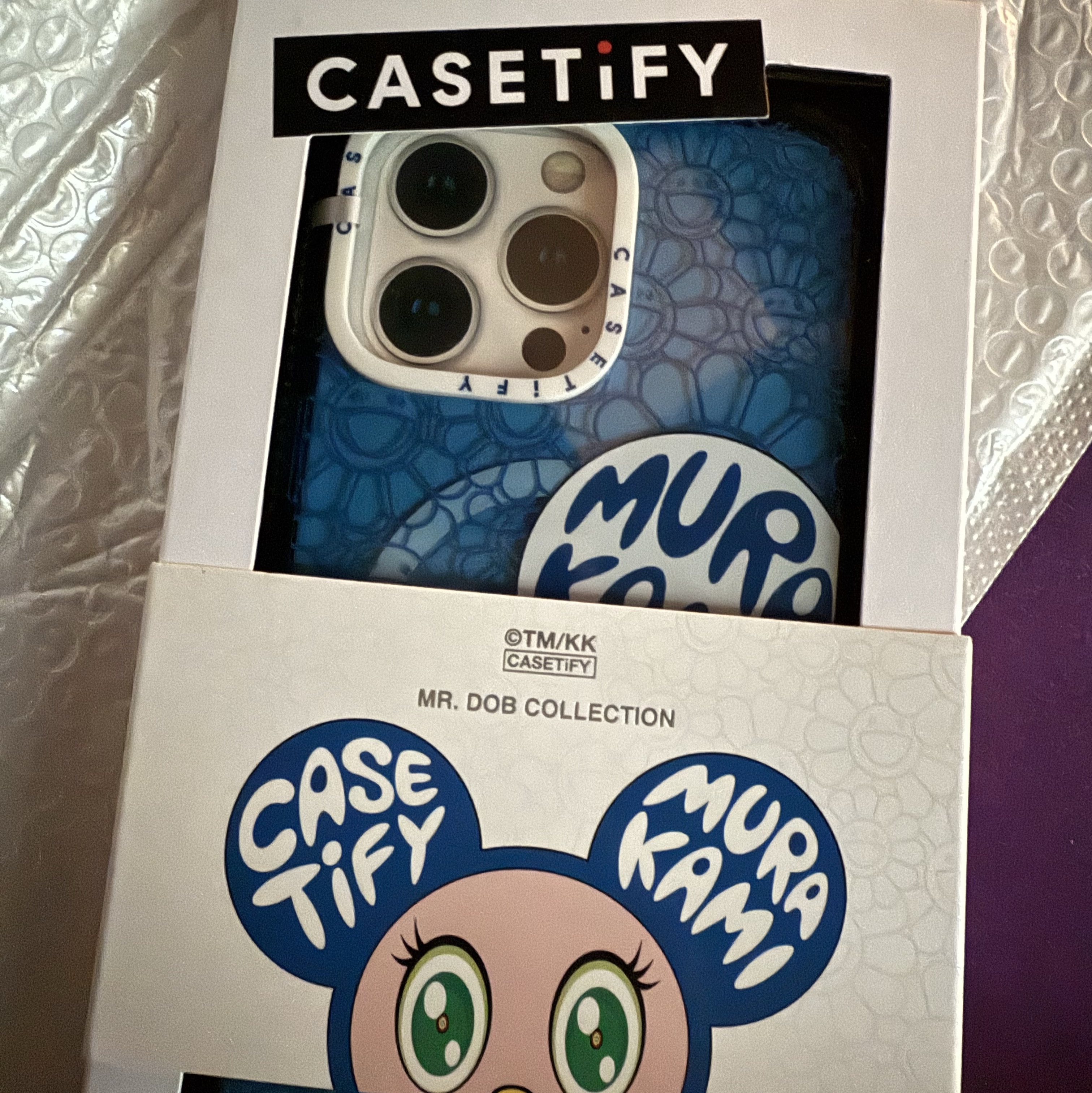 Casetify x Murakami Takashi Dob, and Then White Magsafe Compatible Impact Case Sky Blue 착용 스타일 - 2