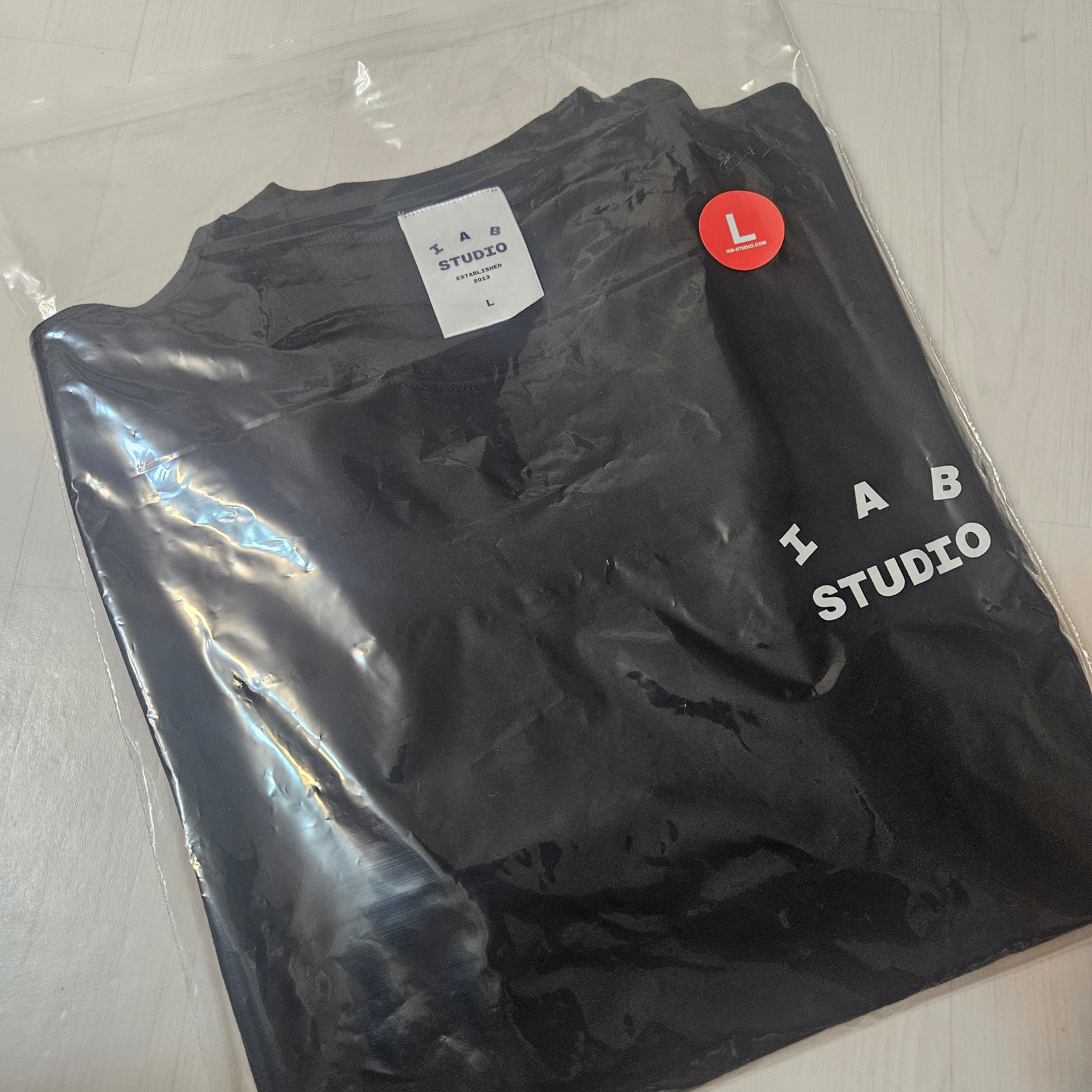 IAB Studio Basic T-Shirt Black White 착용 스타일