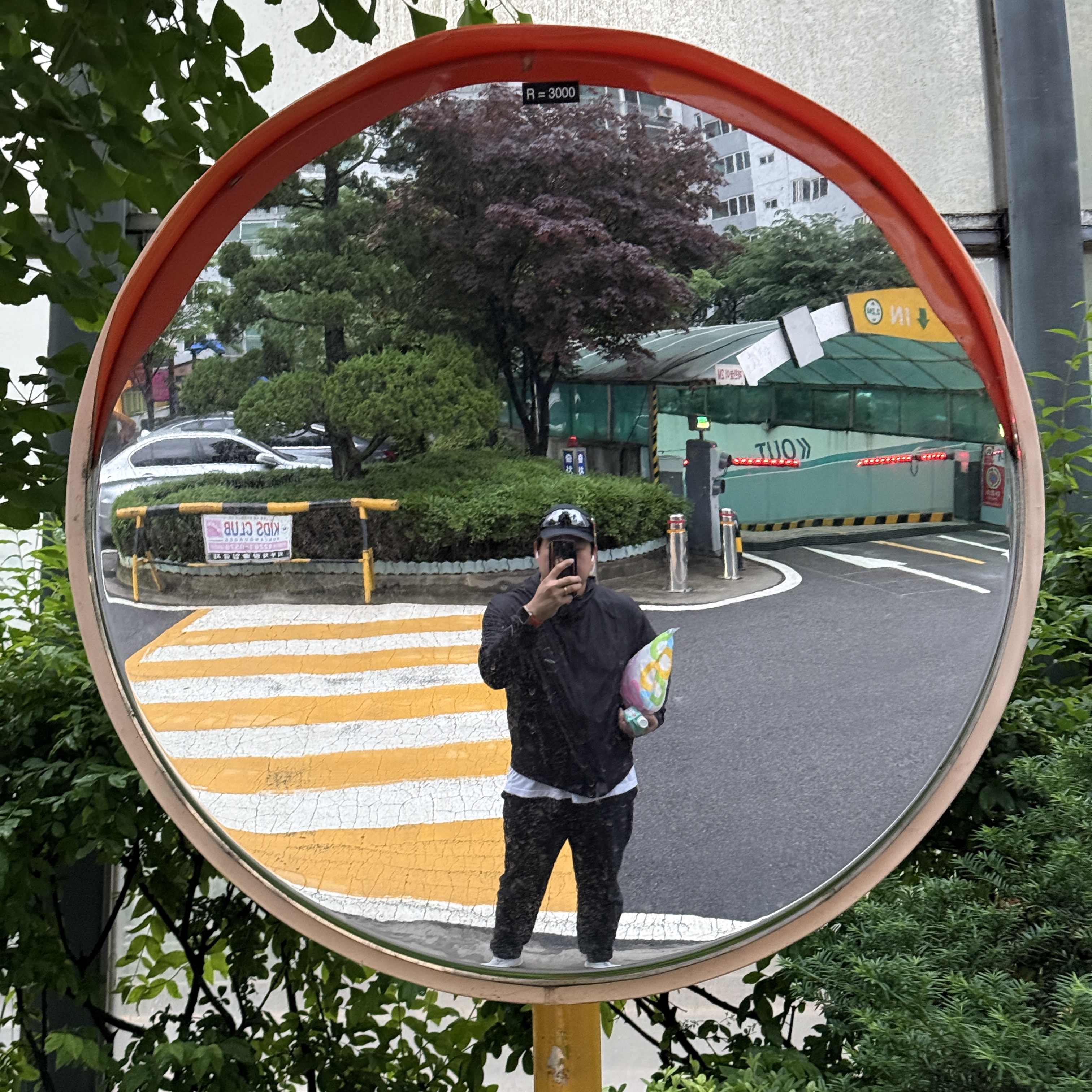 Oakley Radar EV Advancer Polished Black Frame Prizm Snow Black Iridium Lenses Universal Fit, Nike ZoomX Vaporfly Next% 2 White Metallic Silver 착용 스타일