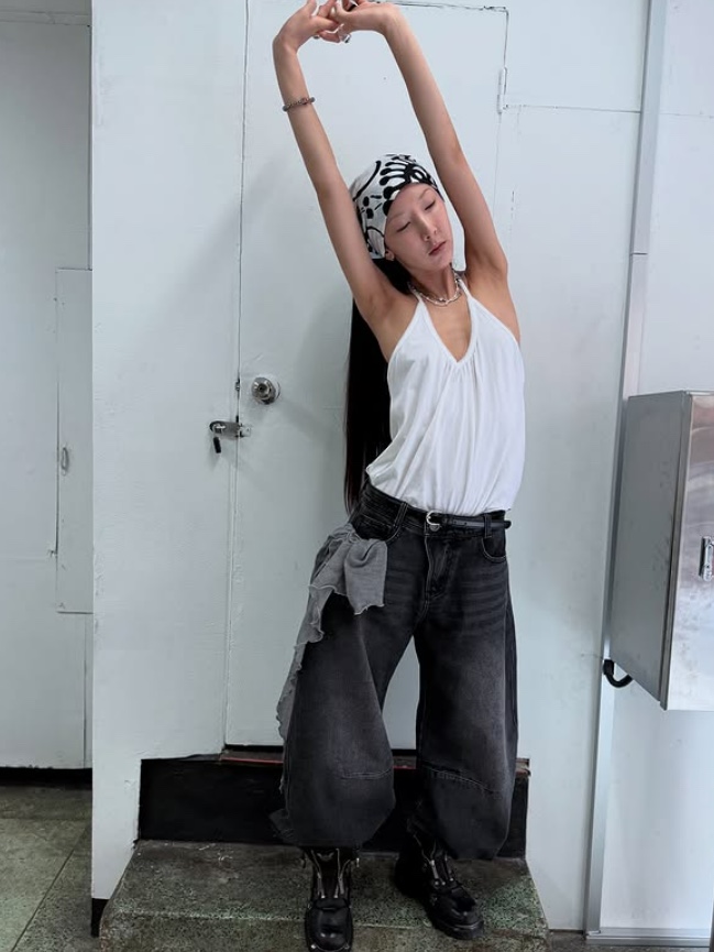 AA Curved Line Washing Wide Denim Pants Black 착용 스타일