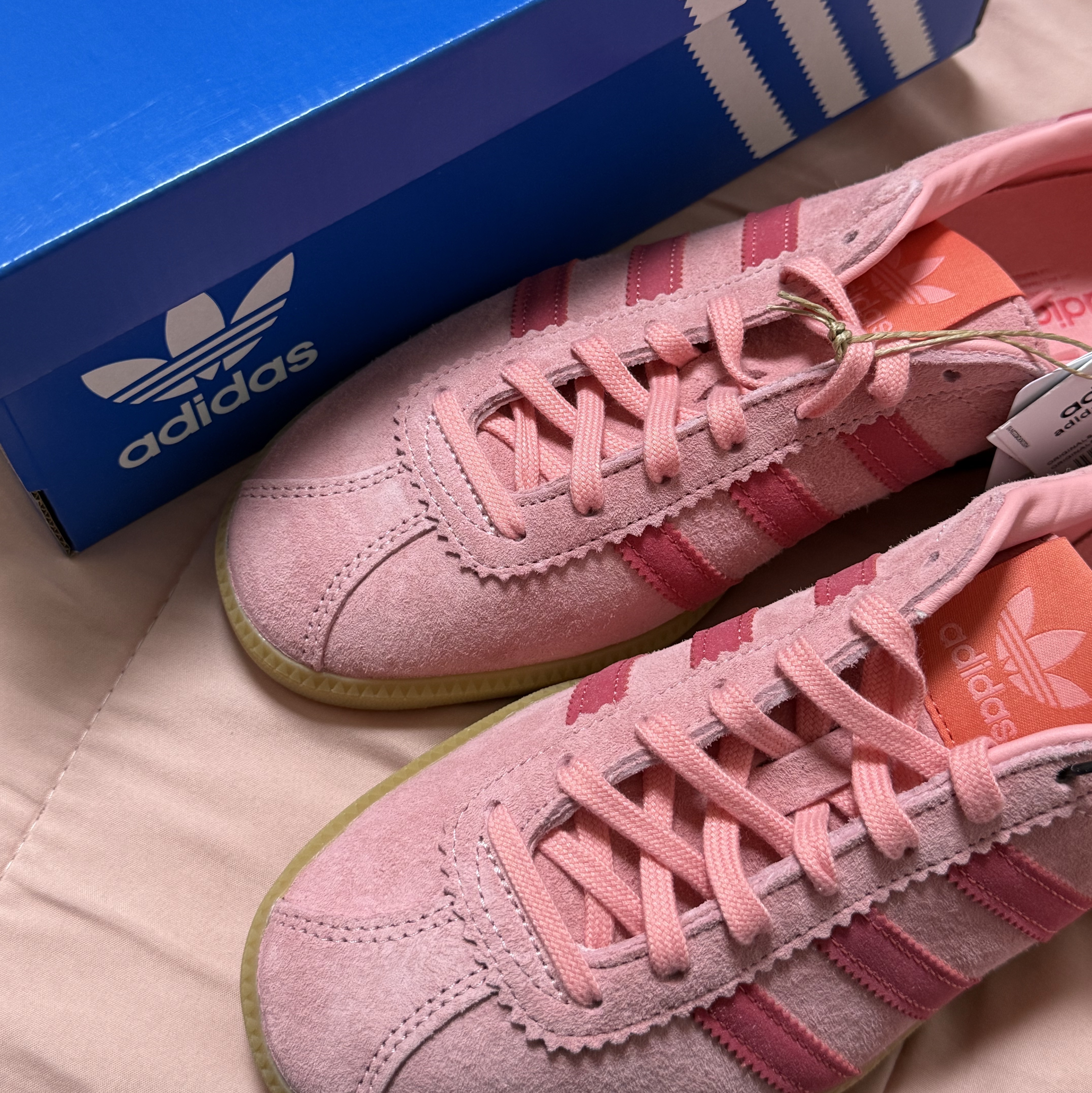 (W) Adidas Bermuda Semi Pink Spark Preloved Scarlet 착용 스타일
