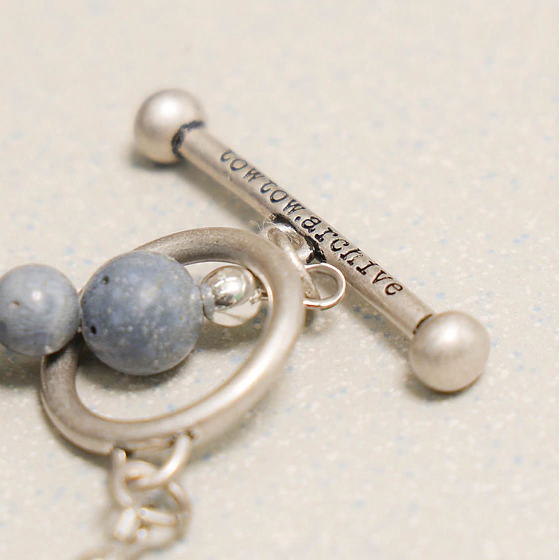 토우토우아카이브 필 로고 심볼 목걸이 코랄 블루(TOWTOW.ARCHIVE Pill Logo Symbol Necklace Coral Blue) - 4