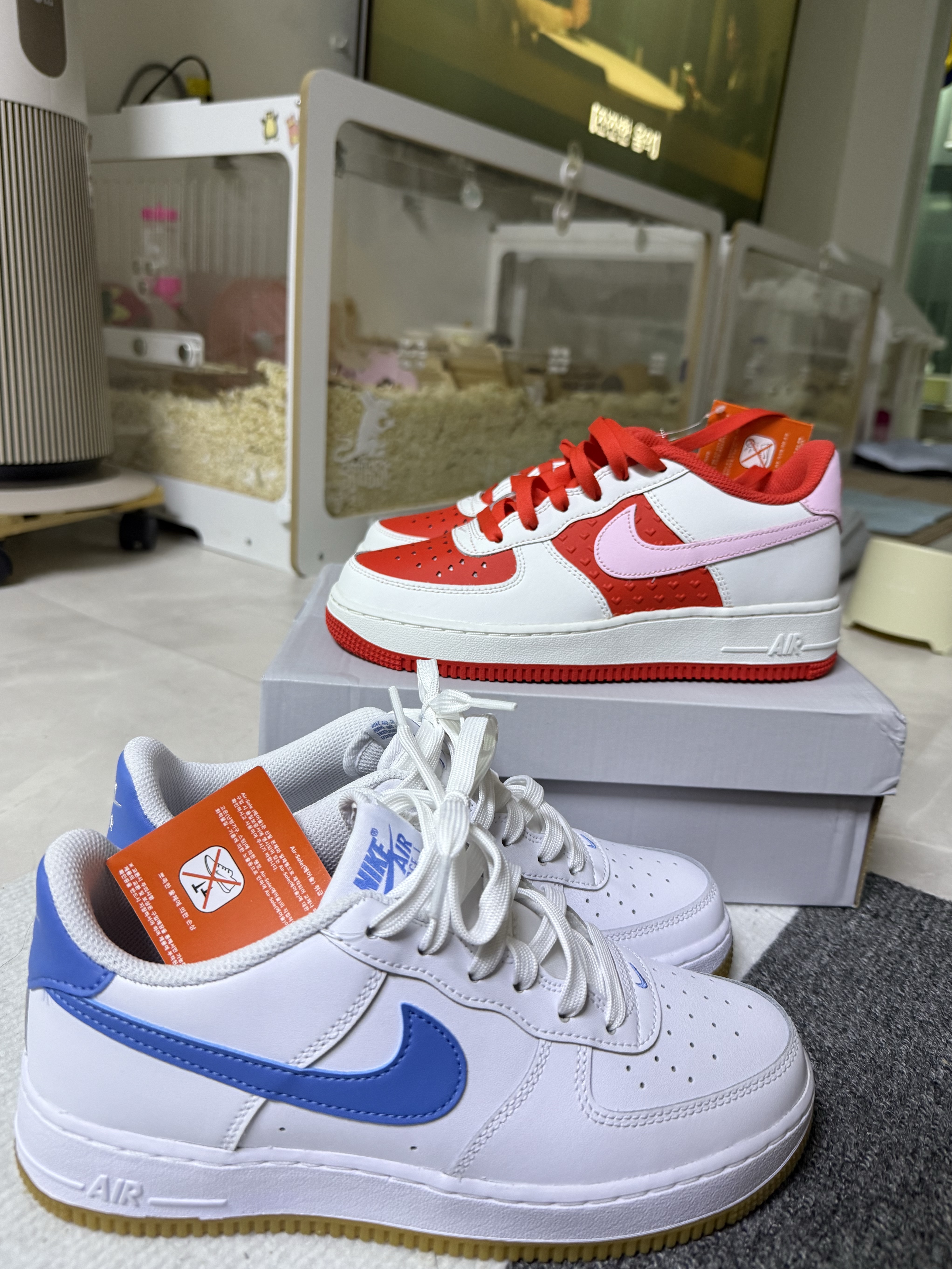 (GS) Nike Air Force 1 Low Valentine's Day Summit White Light Crimson, (GS) Nike Air Force 1 White Gum Light Brown 착용 스타일