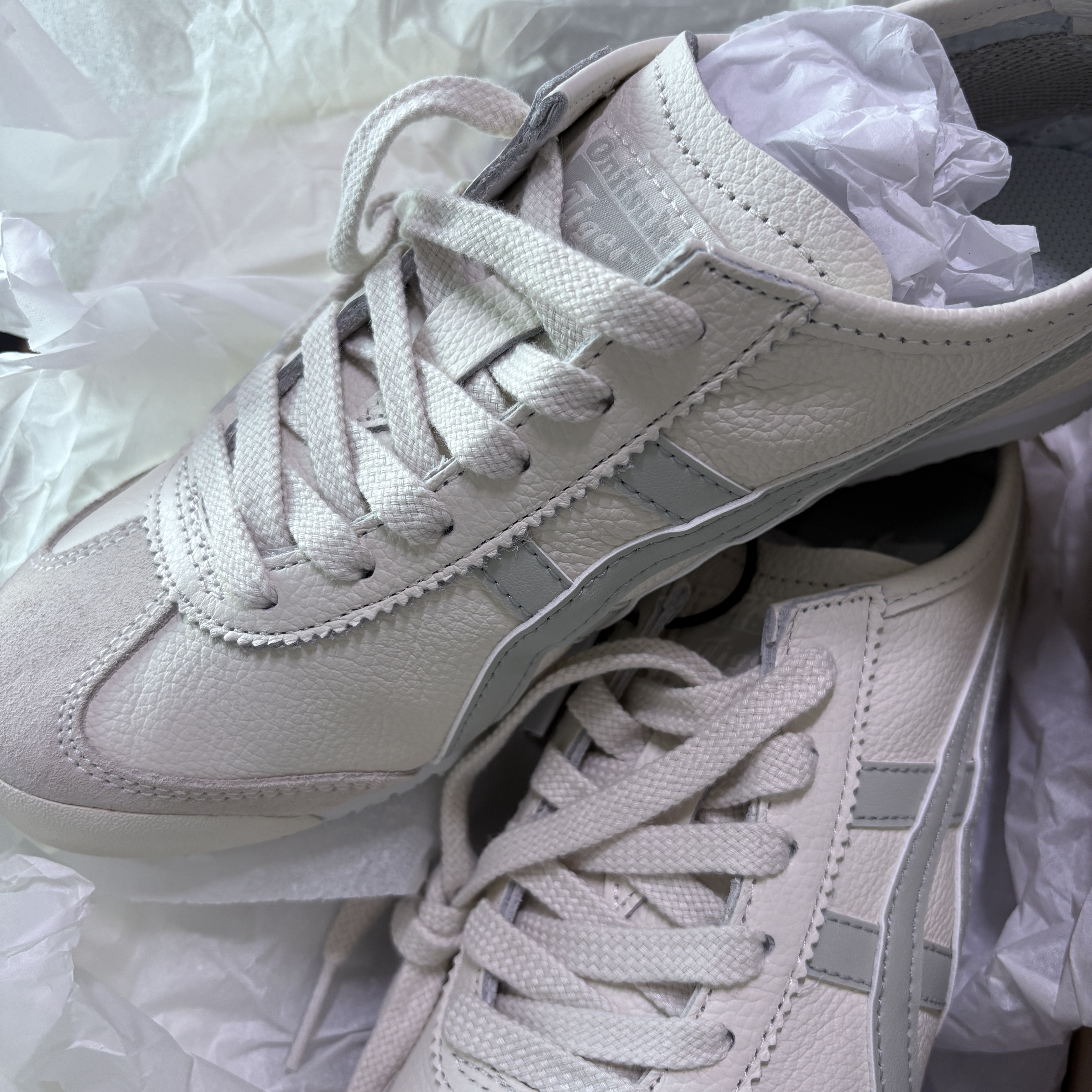 Onitsuka Tiger Mexico 66 Cream Light Sage 착용 스타일 - 2