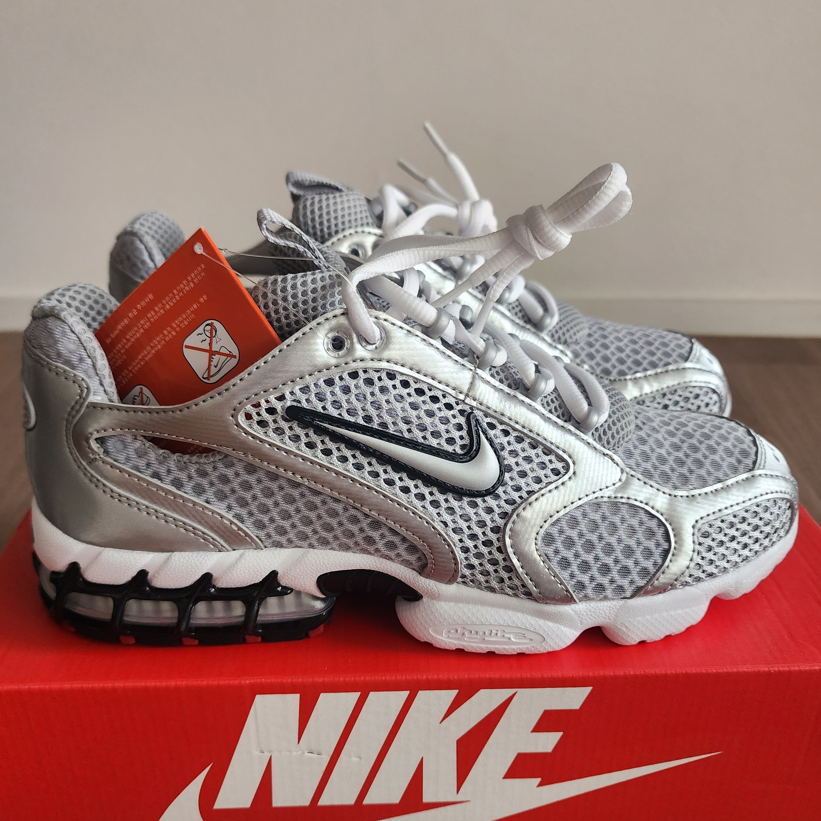 Nike Air Zoom Spiridon Cage 2 Metallic Silver 착용 스타일 - 2