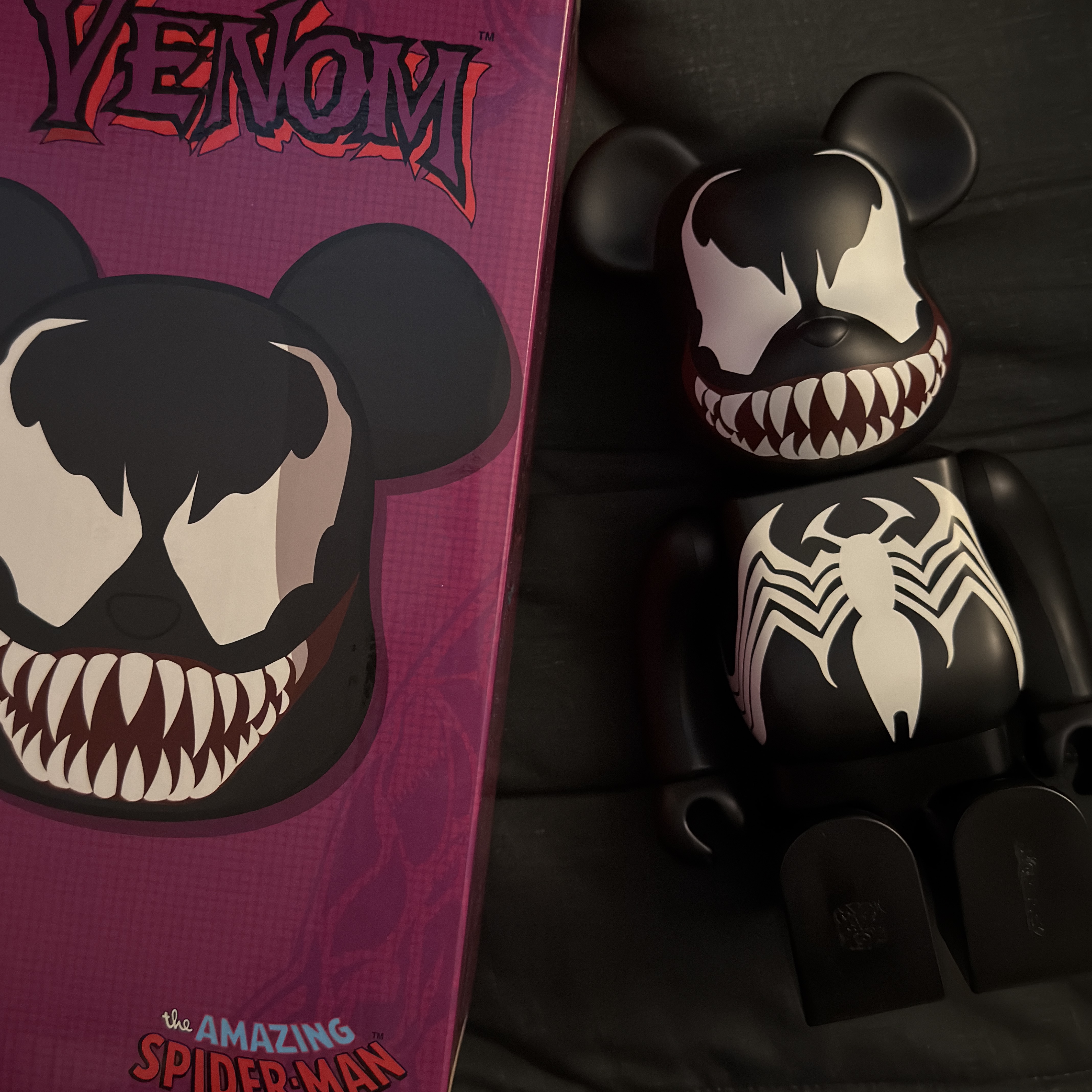 Bearbrick Marvel Venom 400% 착용 스타일