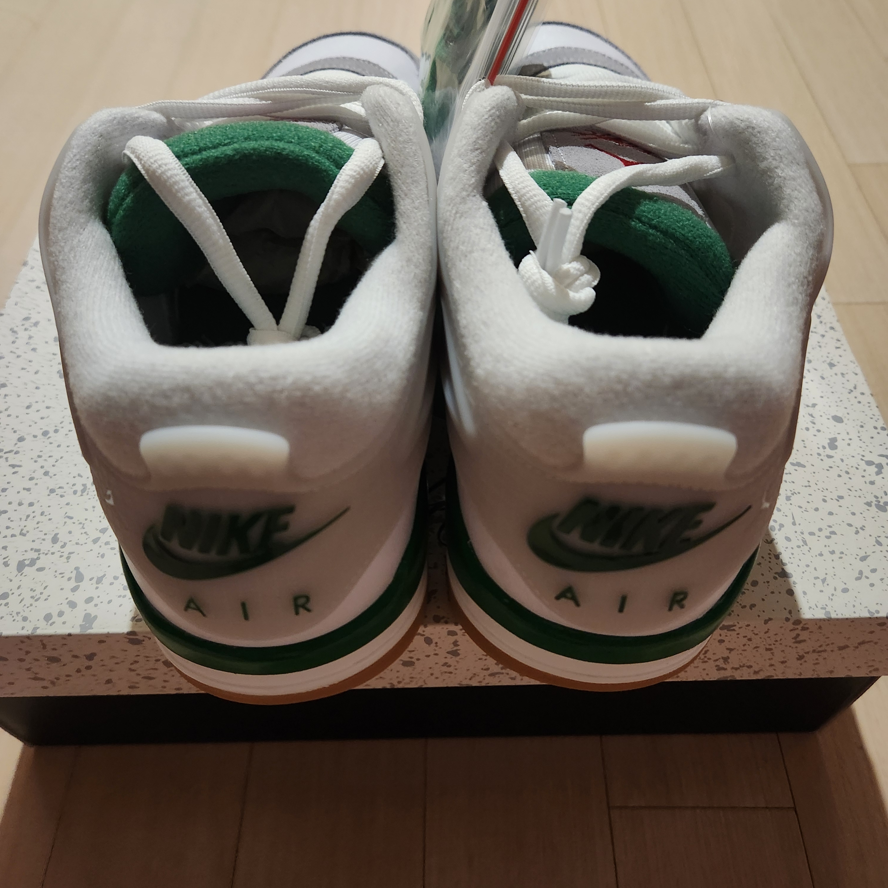 Jordan 4 RM White Pine Green 착용 스타일 - 4