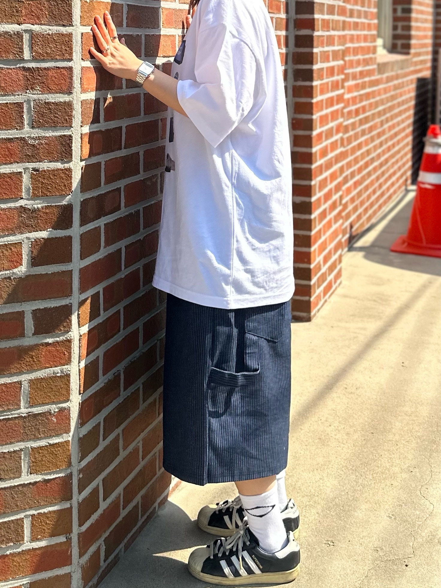 Adidas Superstar Premium Black White, Hello Sunrise Two Tone Washed OG Logo 6Panel Cap Beige & Vintage Blue 착용 스타일 - 2