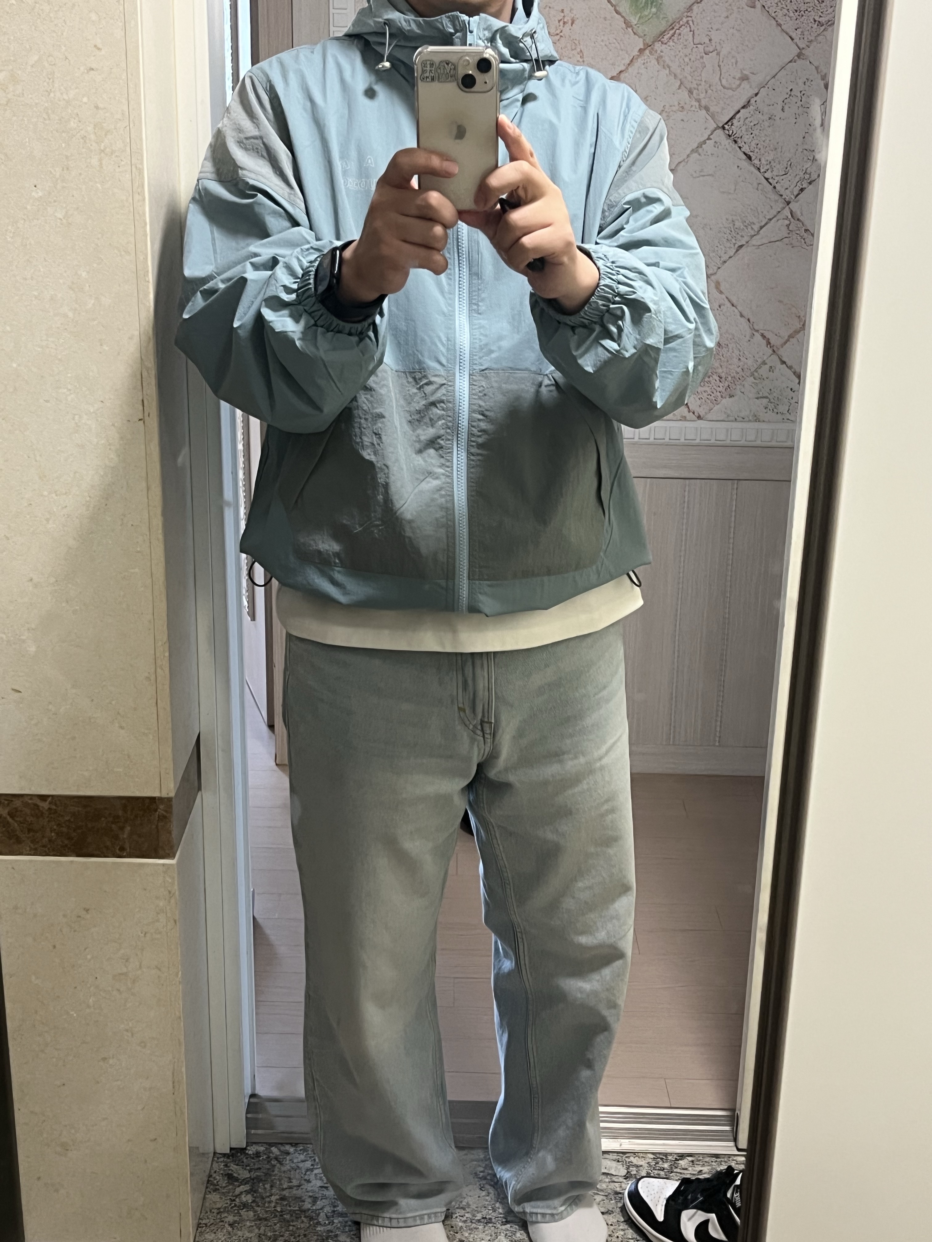 IAB Studio Wind Jacket Pack Sky Blue Silver 착용 스타일