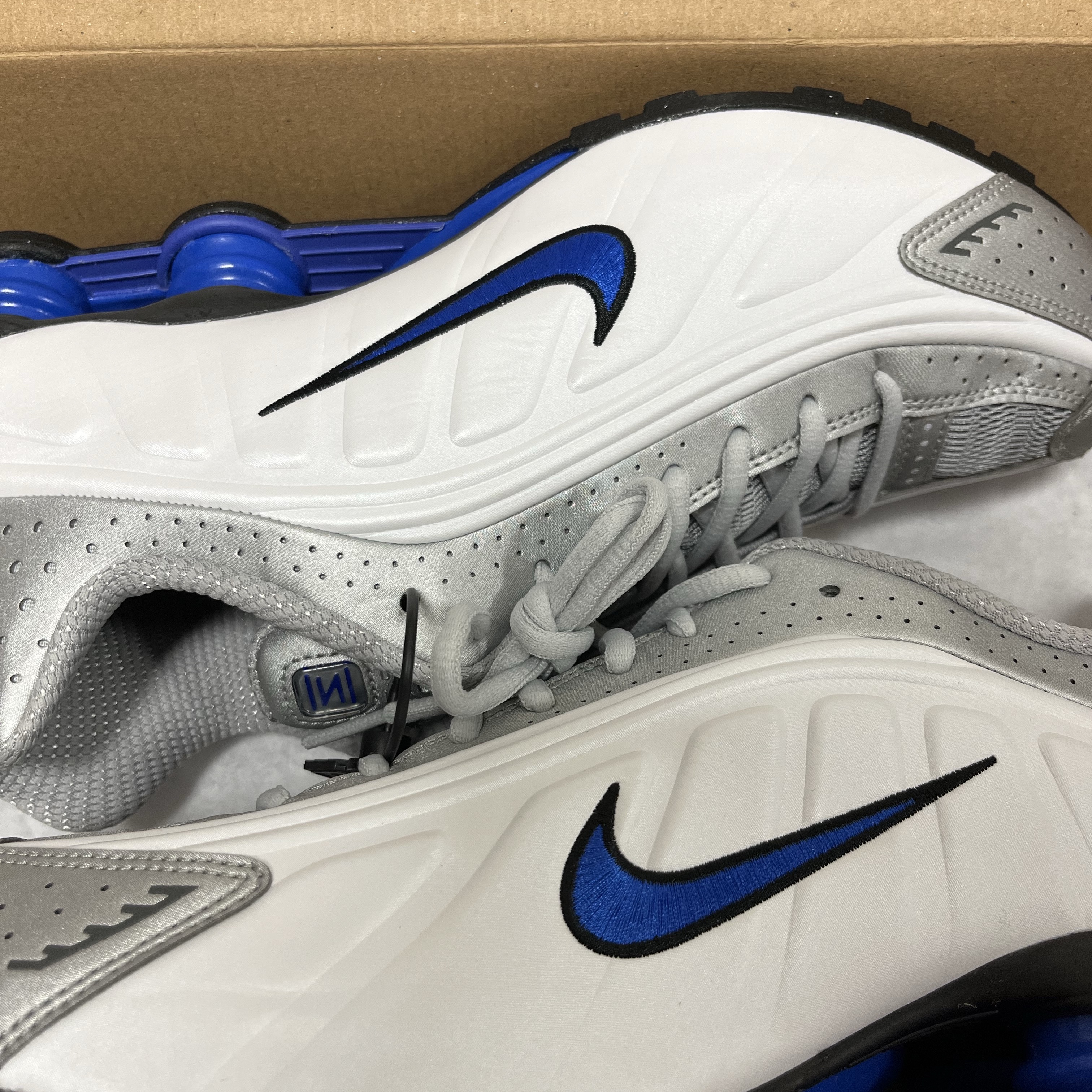 Nike Shox R4 White Racer Blue 착용 스타일