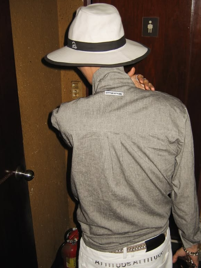 AA Hidden Attitude Logo Pants Ivory 착용 스타일 - 1