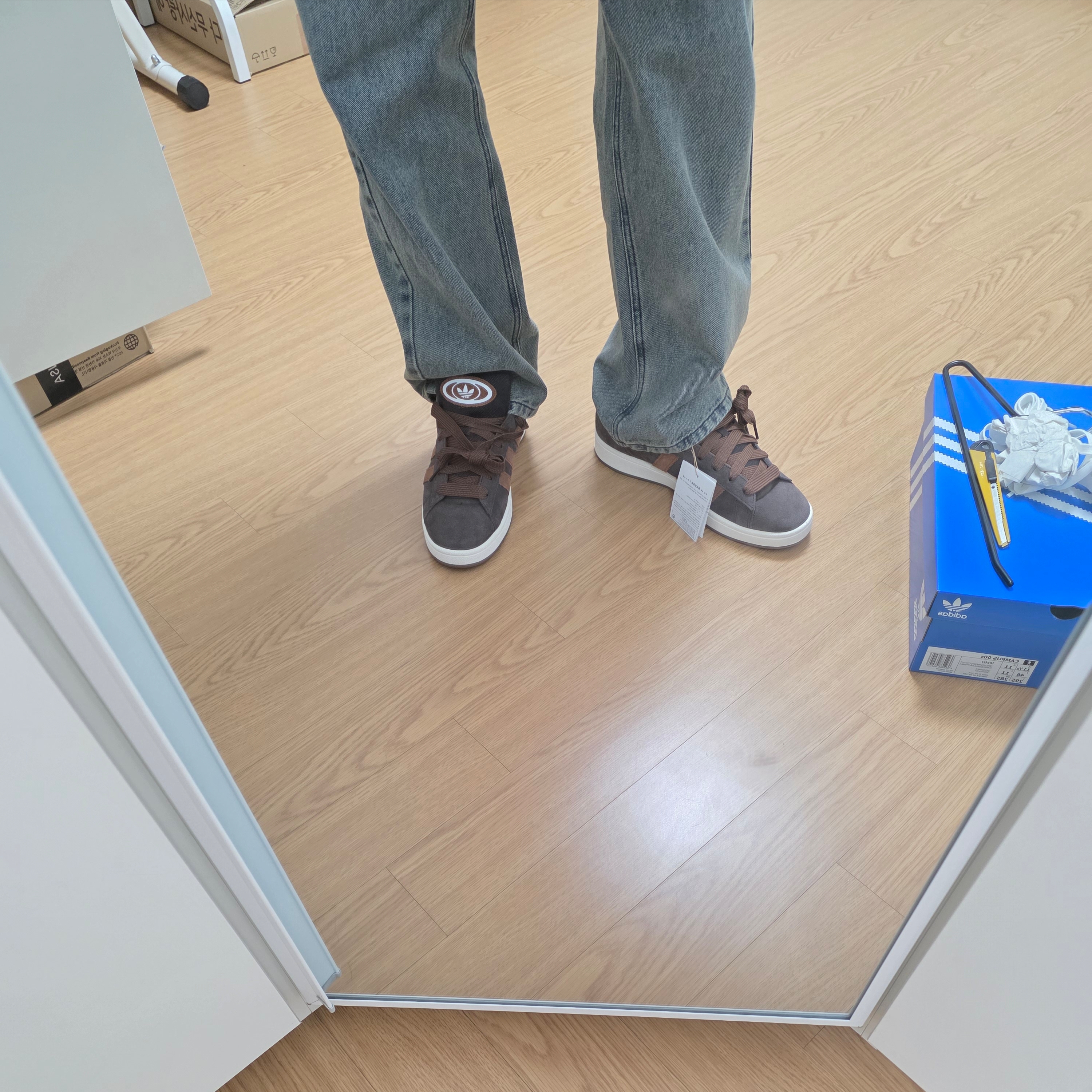 Adidas Campus 00s Bark Cloud White 착용 스타일 - 2