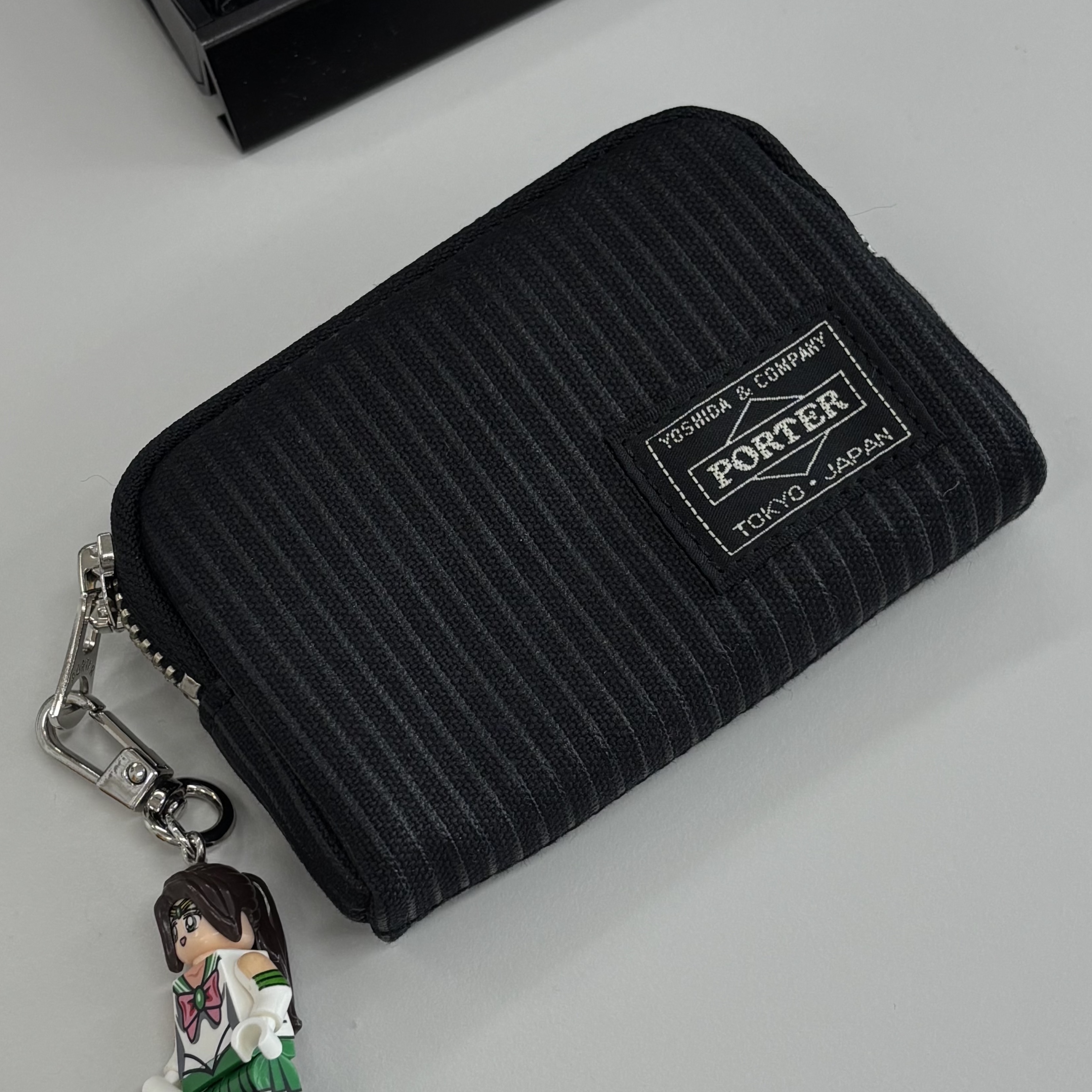Porter Drawing Coin Key Case Black 착용 스타일