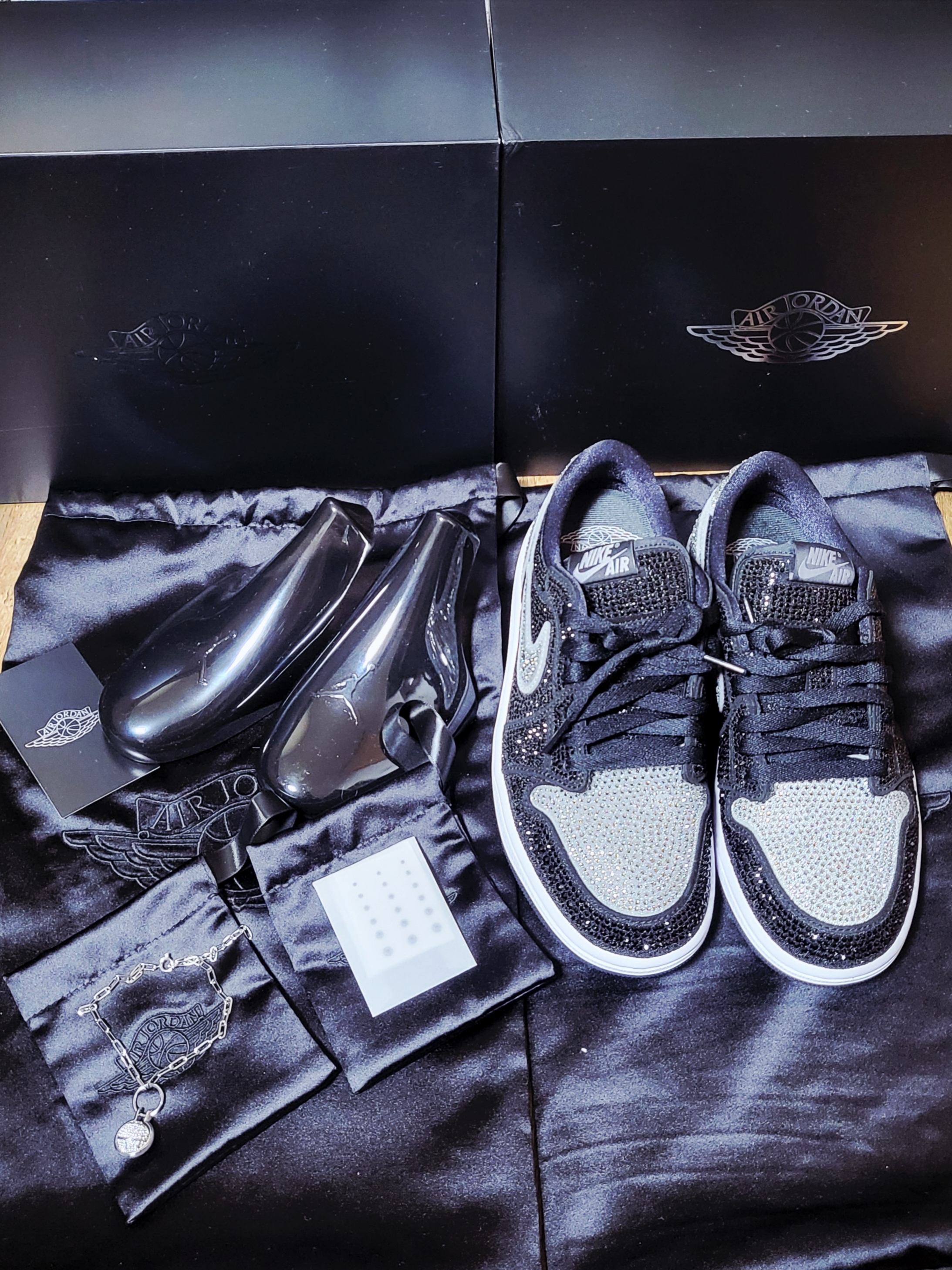 (W) Jordan 1 x Swarovski Low OG Crystal 착용 스타일 - 3