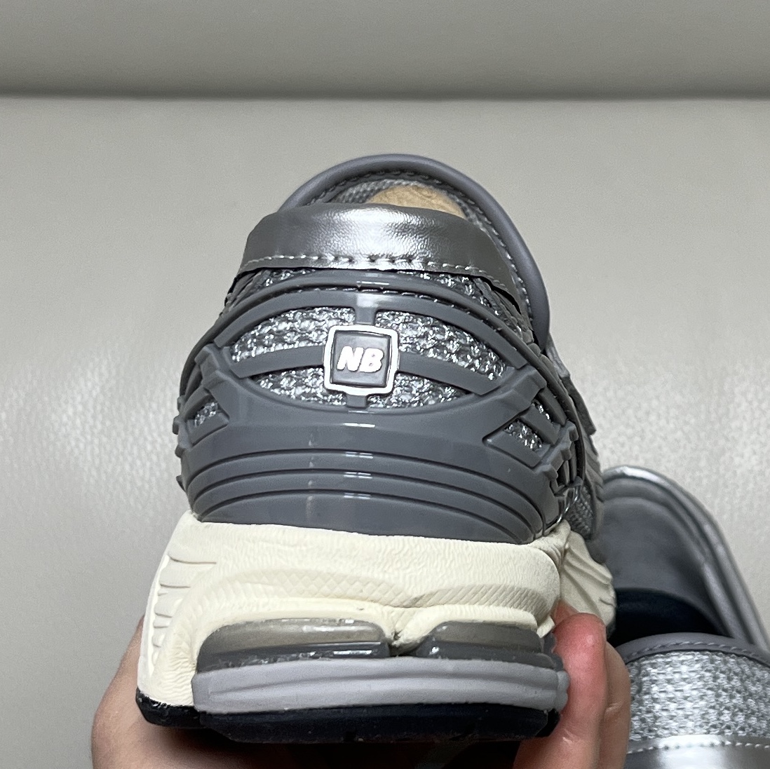 New Balance 1906L Grey Silver 착용 스타일 - 5