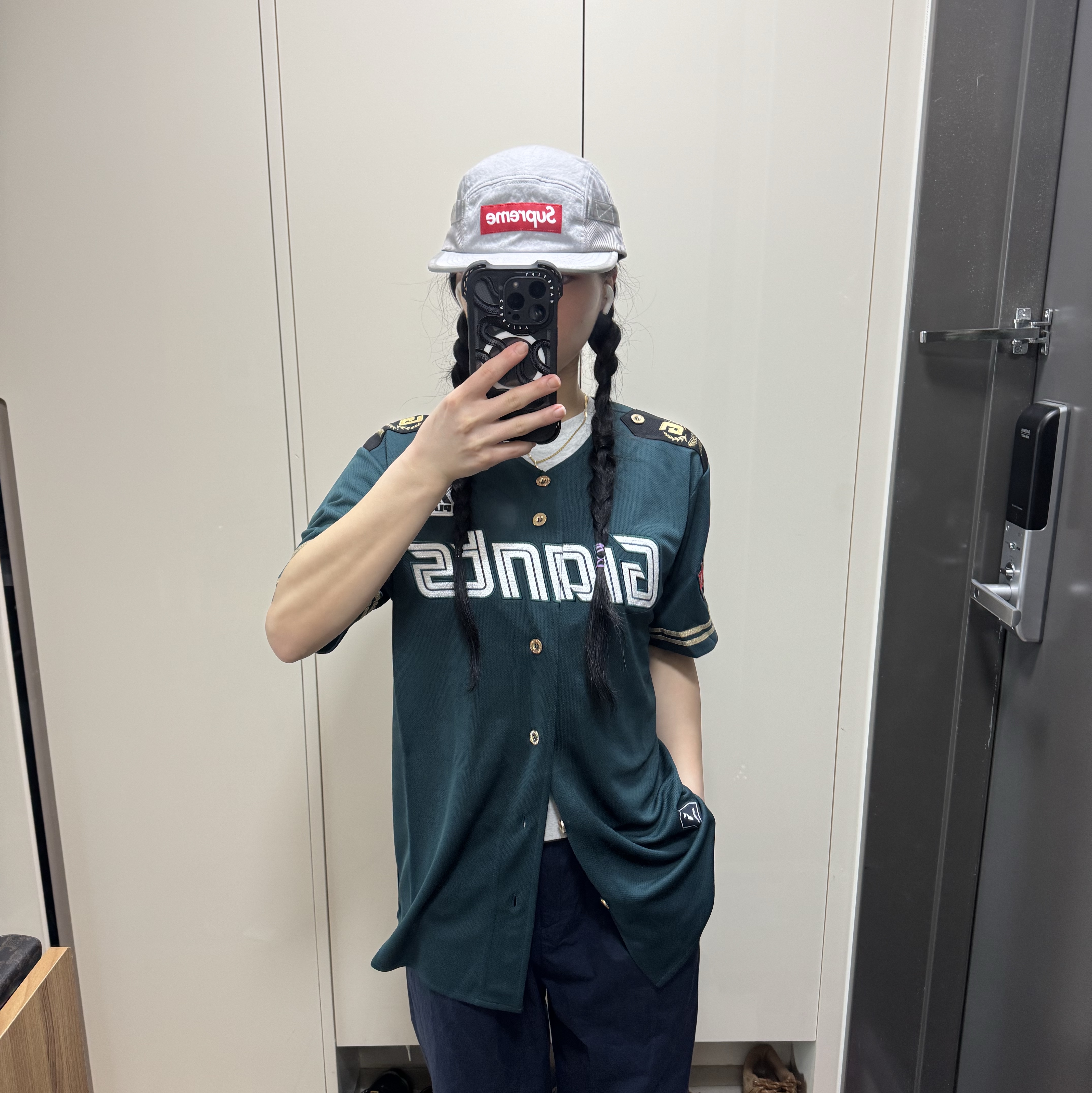 Lotte Giants 24 G Military Professional Uniform White (Non Marking Ver.), Lotte Giants Old Stripe Professional Uniform Multi (Non Marking Ver.) 착용 스타일 - 3