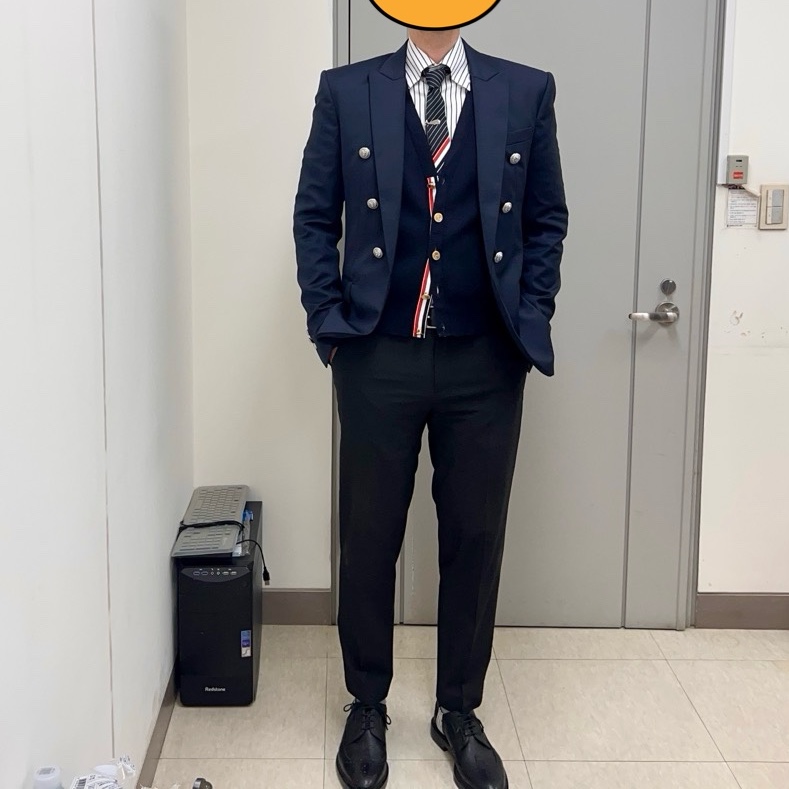 Thom Browne Lunar New Year 4-Bar V-Neck Cardigan Blue, Thom Browne Wool Funmix Pinstripe Uniform Twill Diagonal Stripe Classic Tie Navy 착용 스타일 - 2