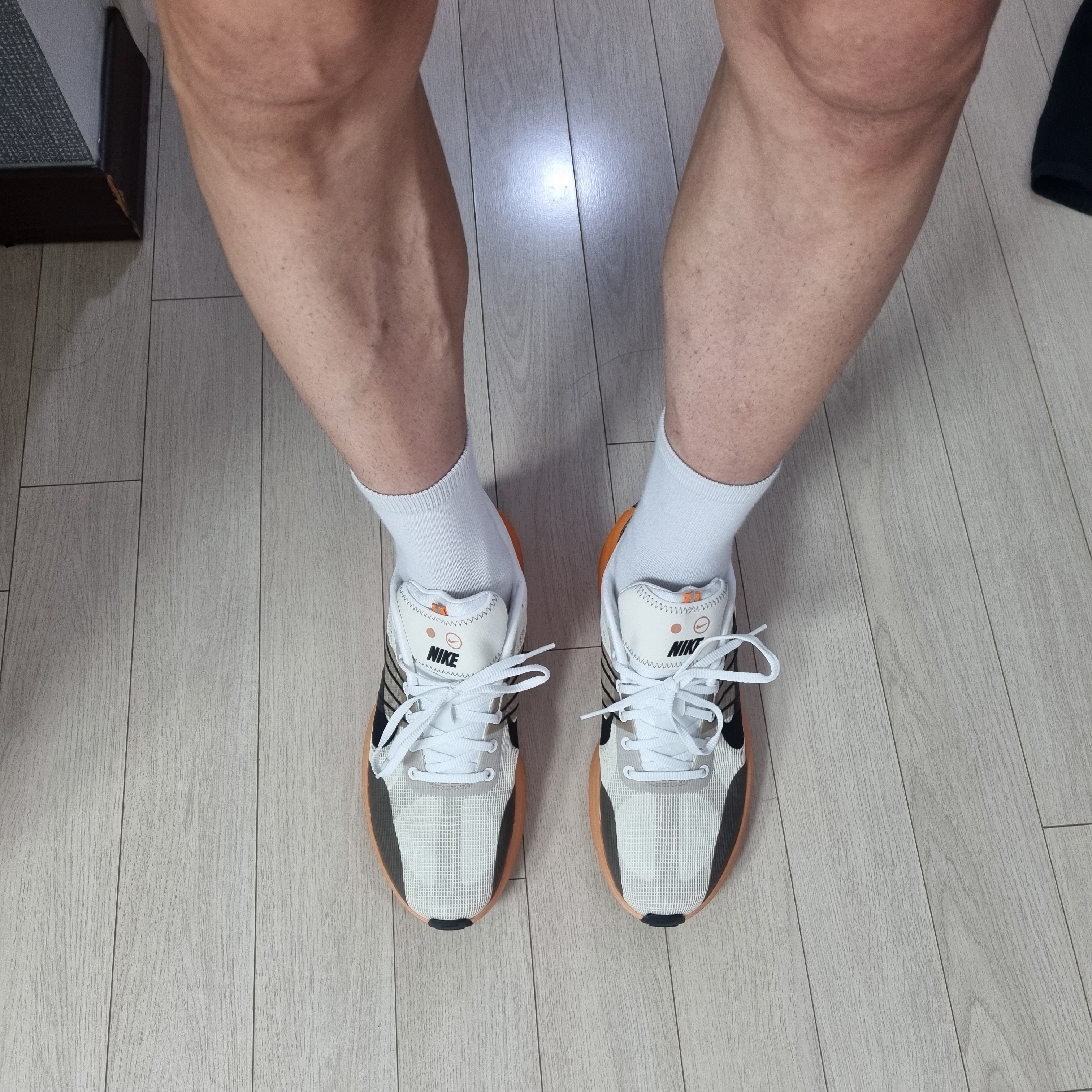 Nike Lunar Roam Summit White Coconut Milk 착용 스타일 - 1