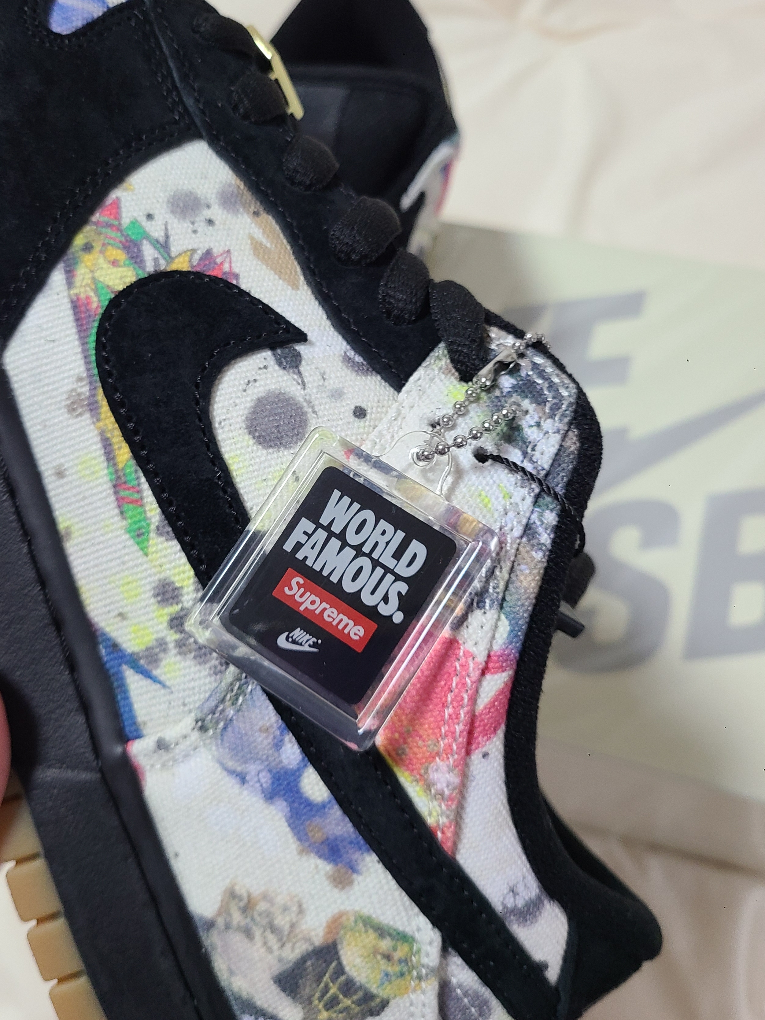 Nike x Supreme SB Dunk Low QS Rammellzee Black 착용 스타일 - 2