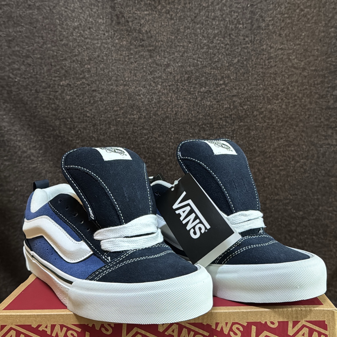 Vans Knu-Skool Navy True White 착용 스타일