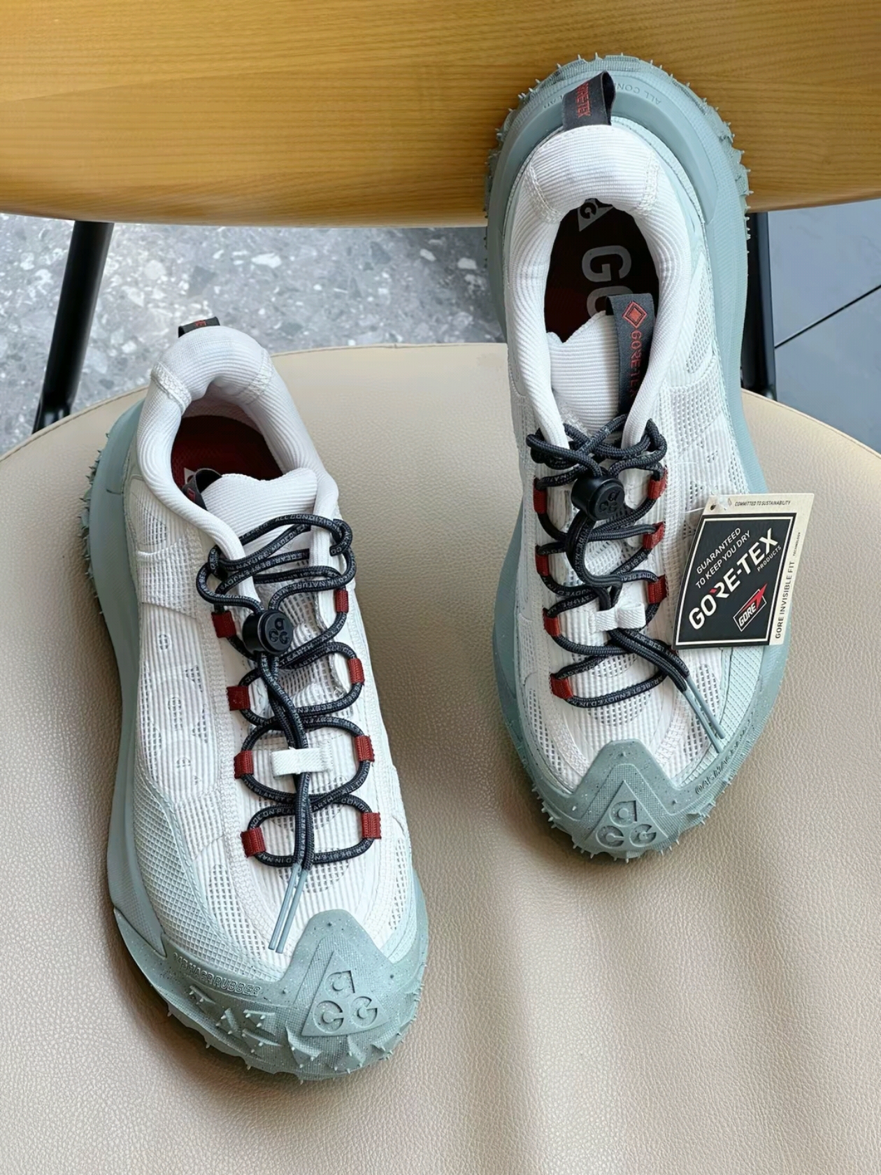 Nike ACG Mountain Fly 2 Low Gore-Tex Phantom Dark Smoke Grey 착용 스타일 - 1
