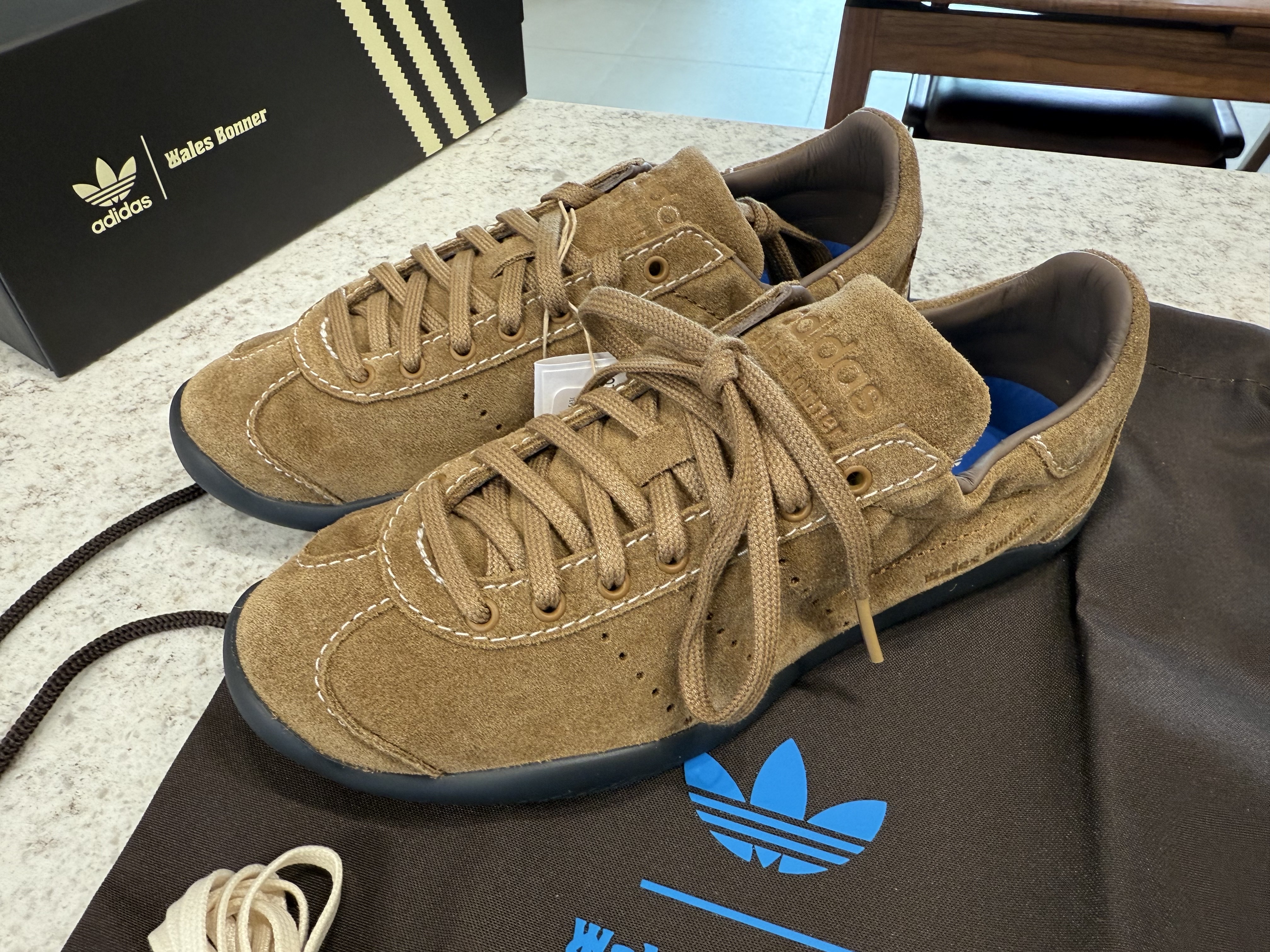 Adidas x Wales Bonner Karintha Suede Supplier Color Earth Strata Wonder 착용 스타일 - 2